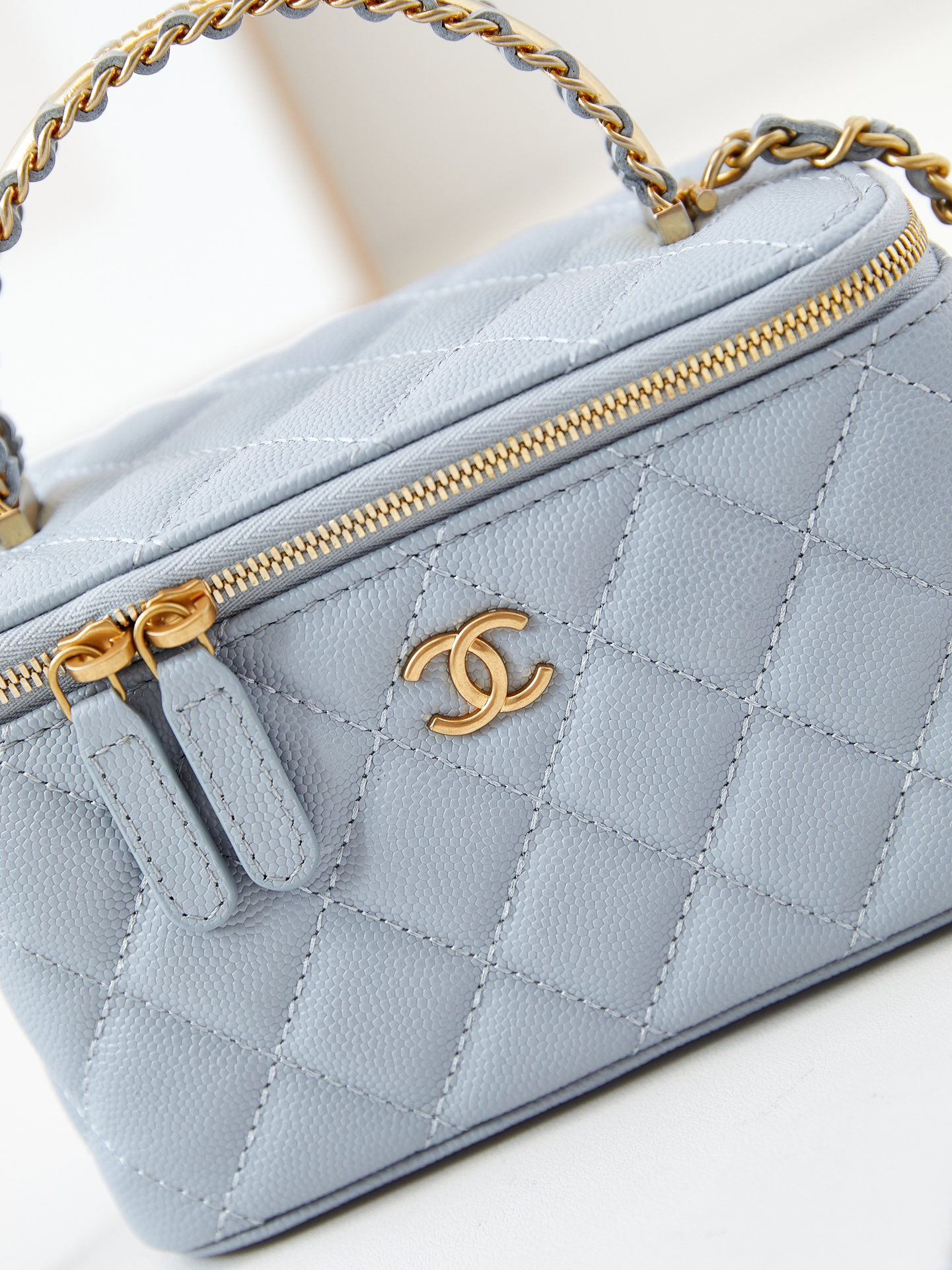 CHANEL 24A Limited Edition Bag AP4056 9.5x16x8cm