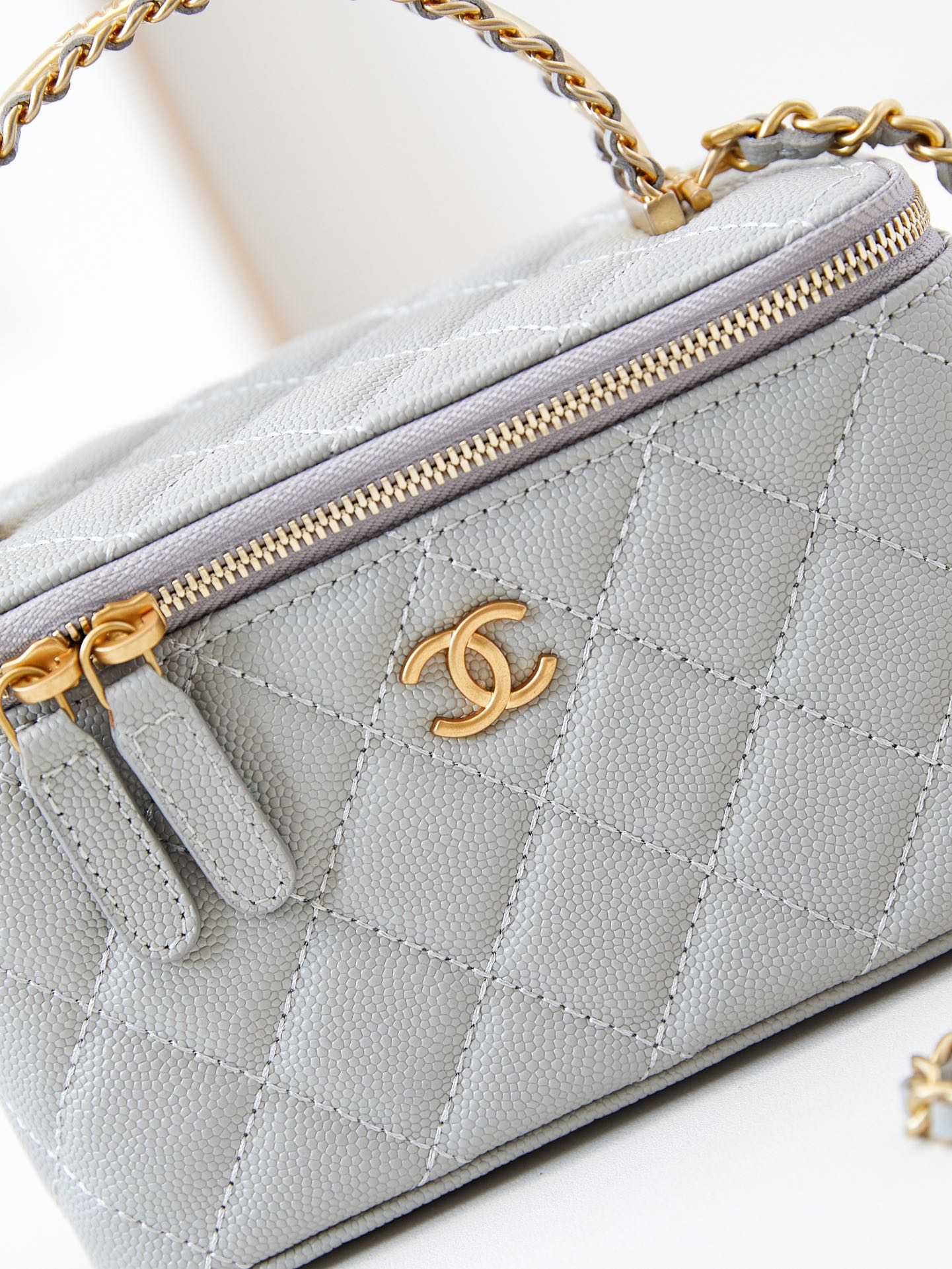 CHANEL 24A Limited Edition Bag AP4056 9.5x16x8cm