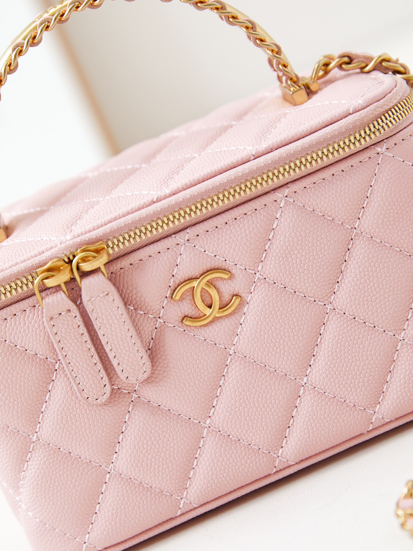 CHANEL 24A Limited Edition Bag AP4056 9.5x16x8cm