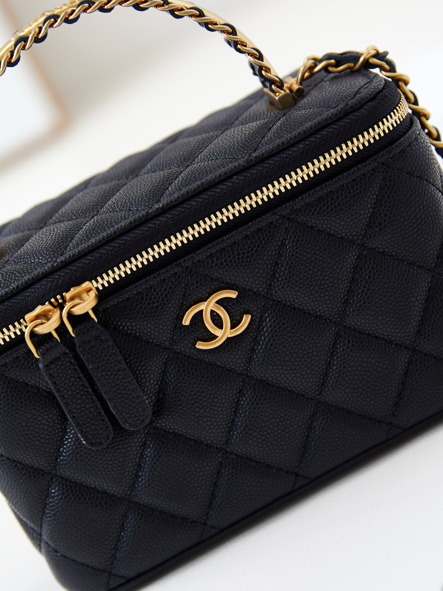 CHANEL 24A Limited Edition Bag AP4056 9.5x16x8cm