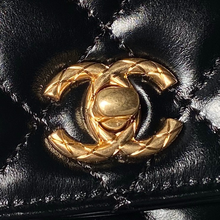 CHANEL 24A Cocohandle Bag 23cm