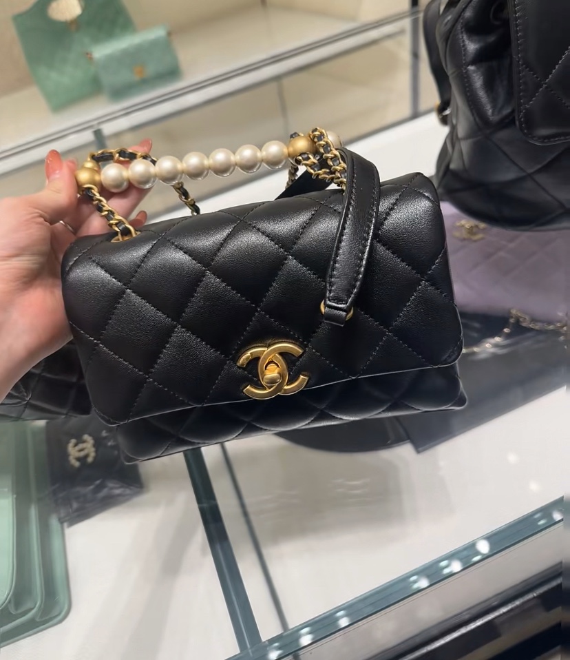 CHANEL 24A Handcrafted Pearl Bag AS5001 12.5x19x7cm