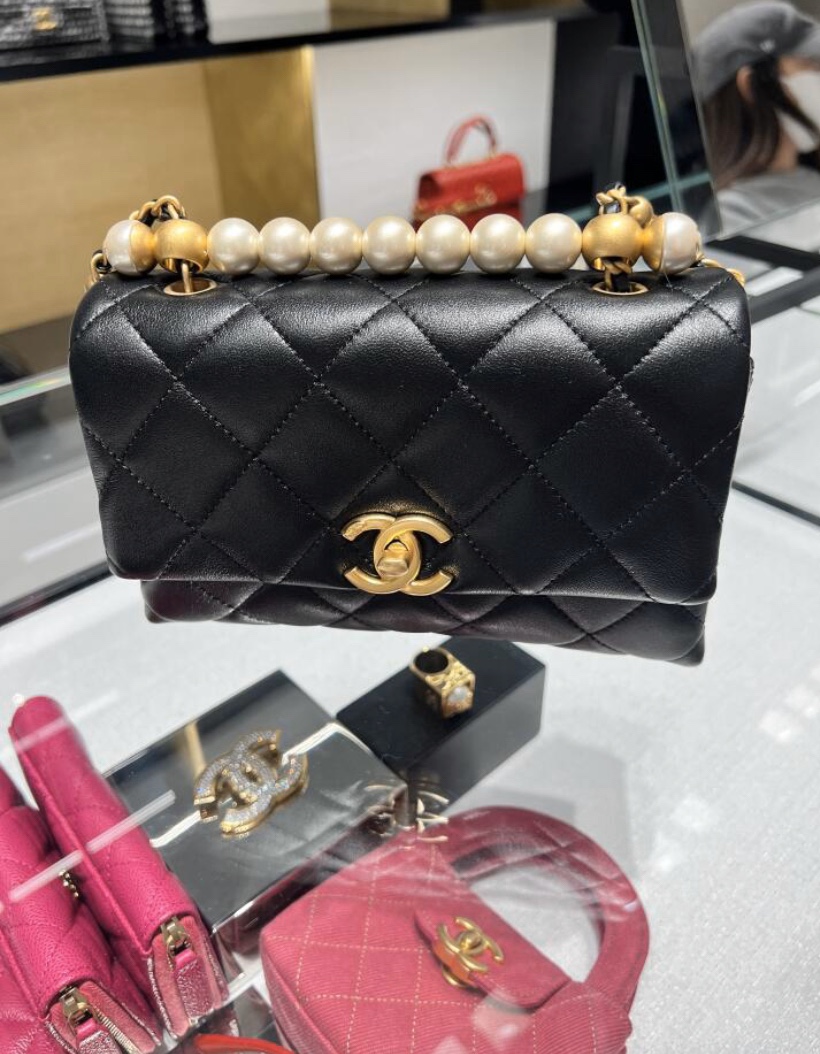 CHANEL 24A Handcrafted Pearl Bag AS5001 12.5x19x7cm