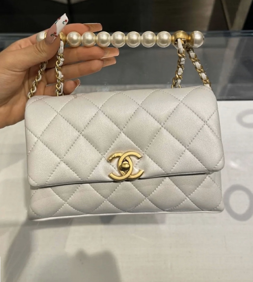 CHANEL 24A Handcrafted Pearl Bag AS5001 12.5x19x7cm