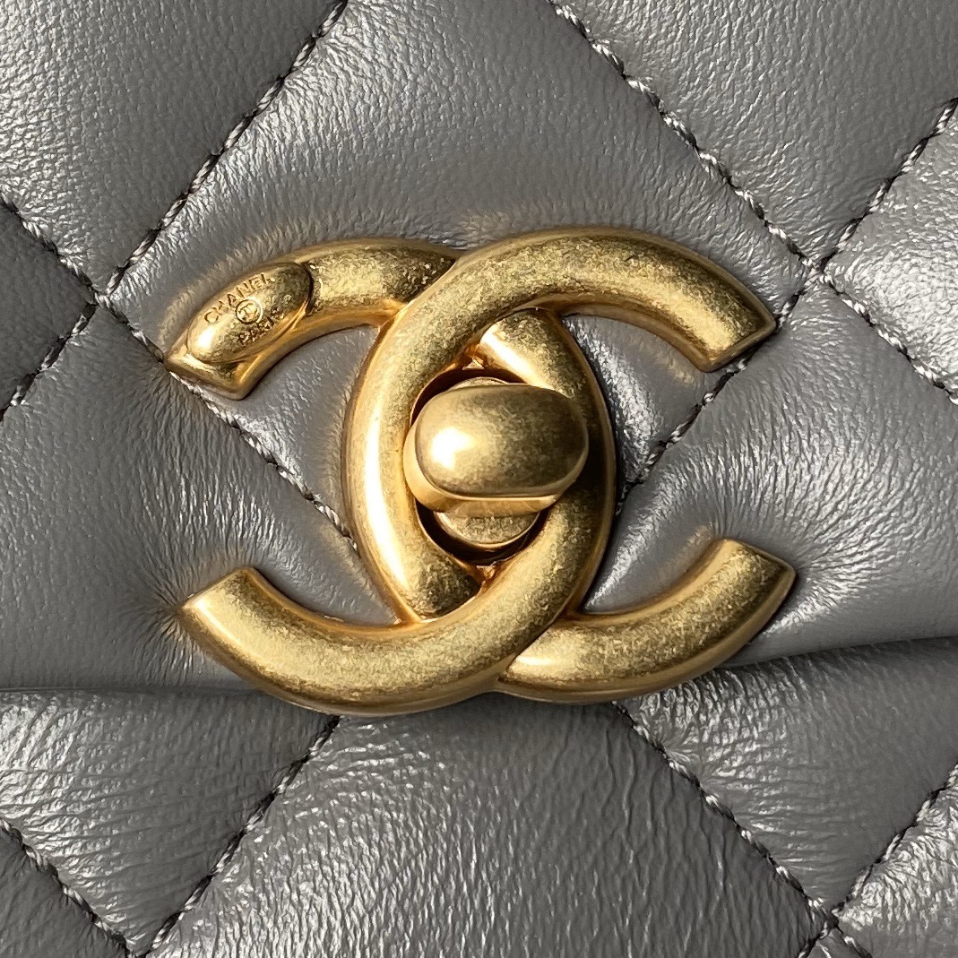 CHANEL 24A Handcrafted Pearl Bag AS5001 12.5x19x7cm