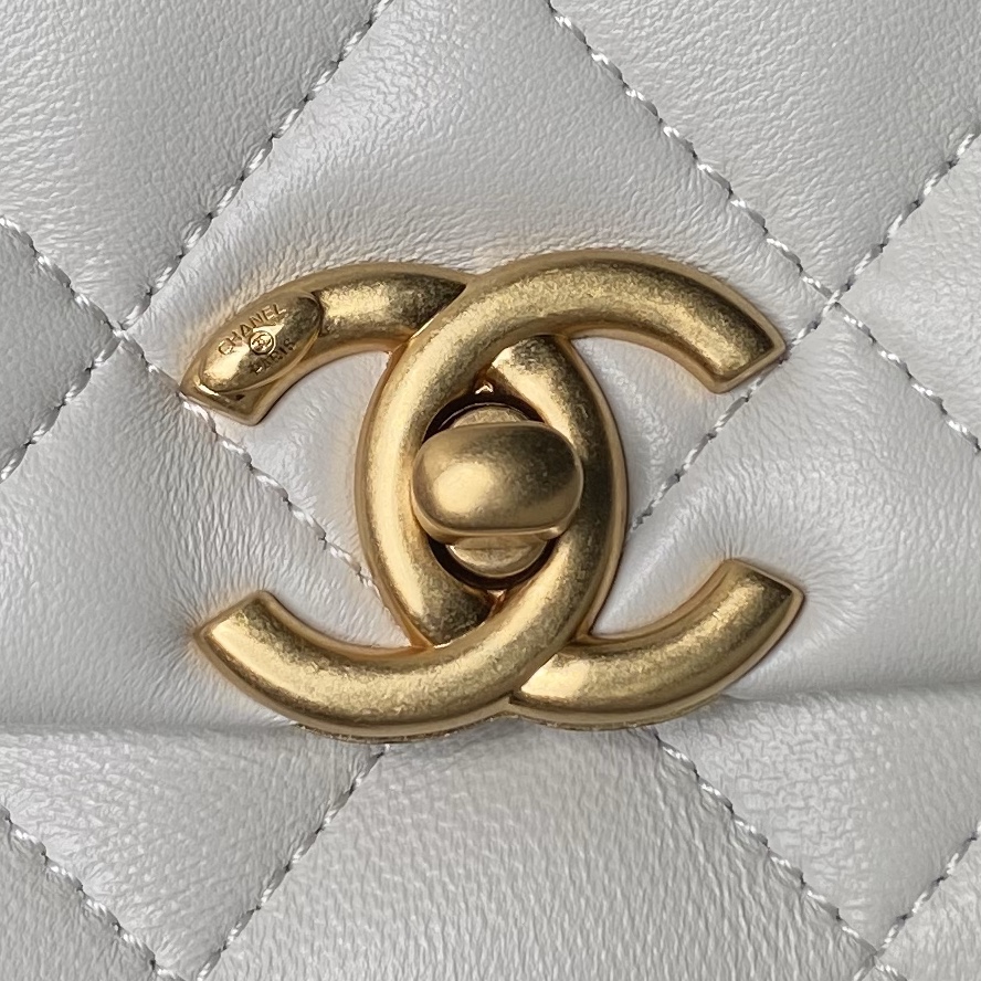 CHANEL 24A Handcrafted Pearl Bag AS5001 12.5x19x7cm