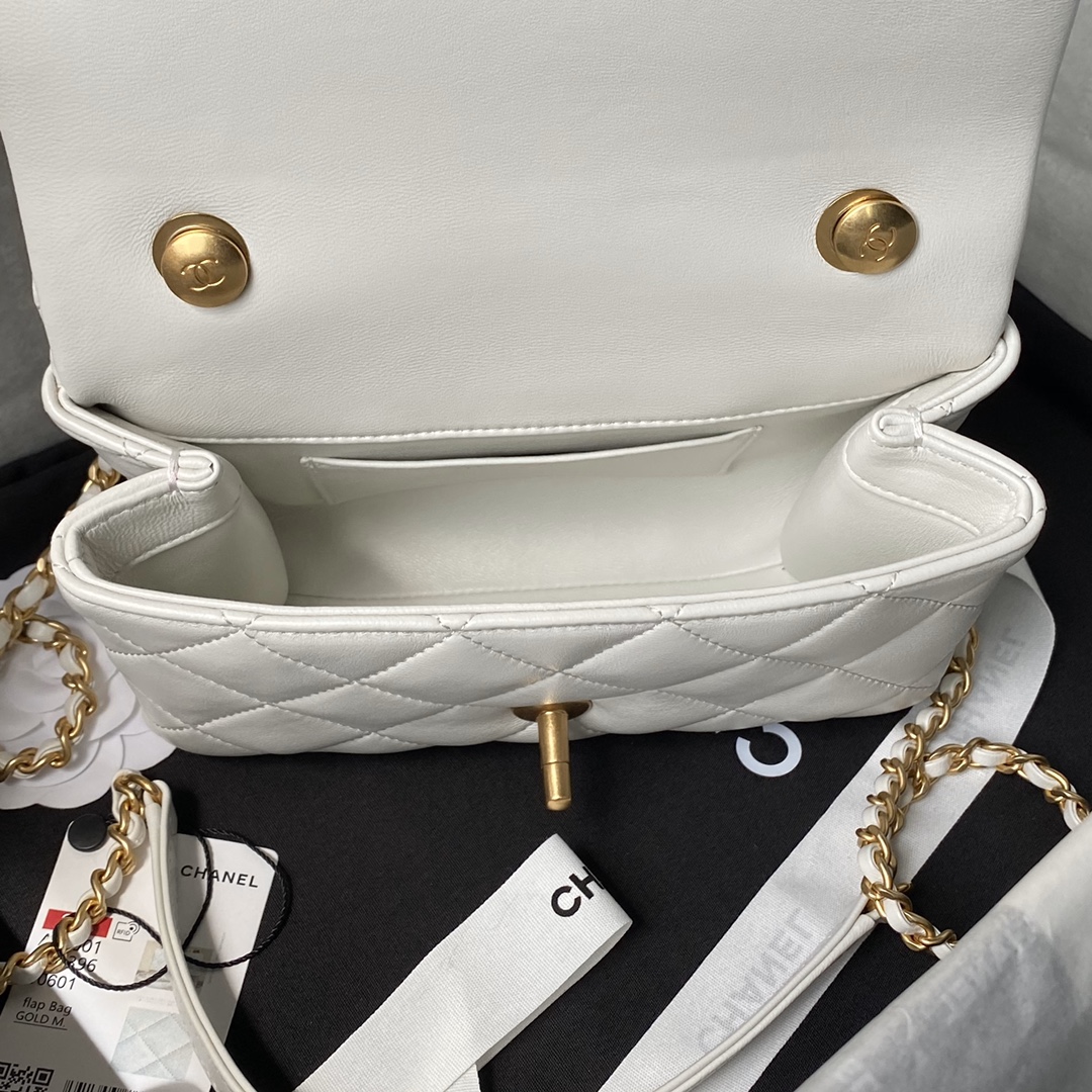 CHANEL 24A Handcrafted Pearl Bag AS5001 12.5x19x7cm