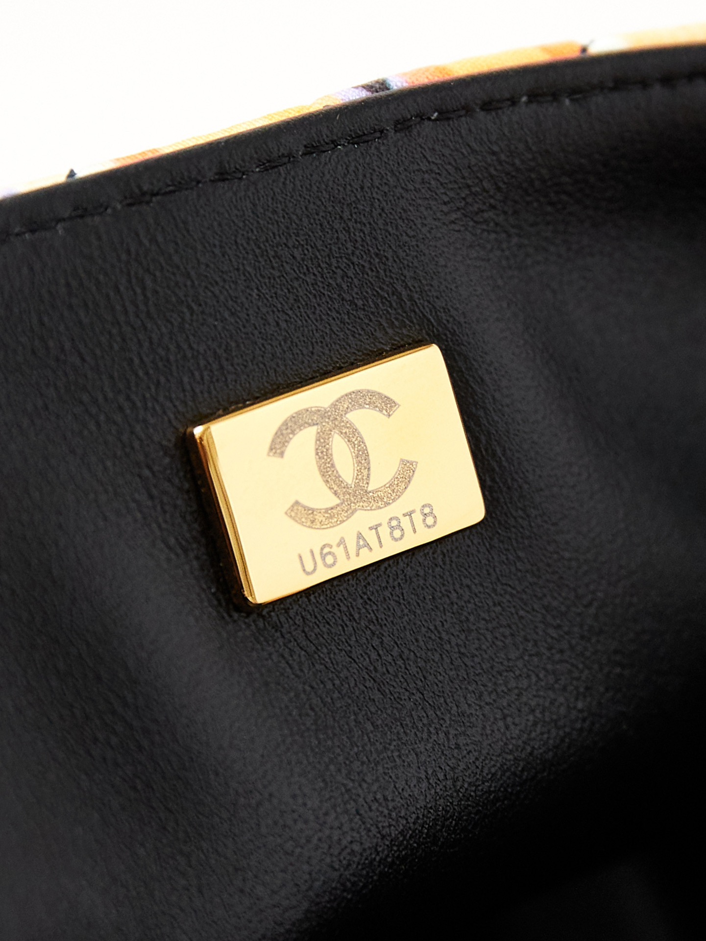 CHANEL 24S Camellia CF A69900 12x20x6cm