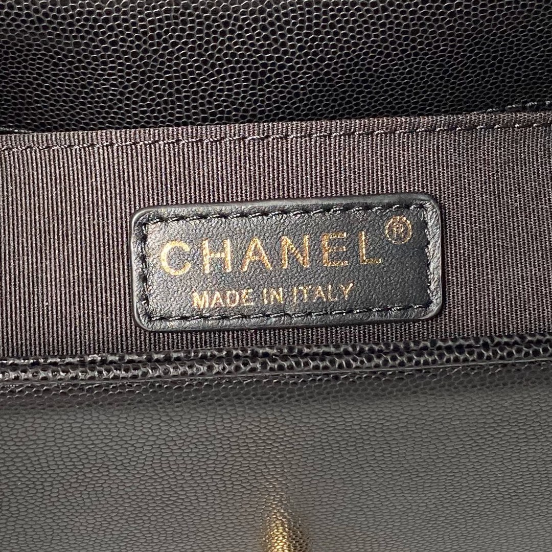 CHANEL 24A Le Boy Flap Bag 67085 20cm