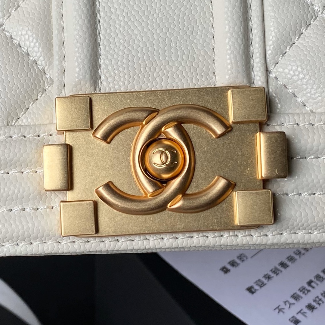 CHANEL 24A Le Boy Flap Bag 67085 20cm