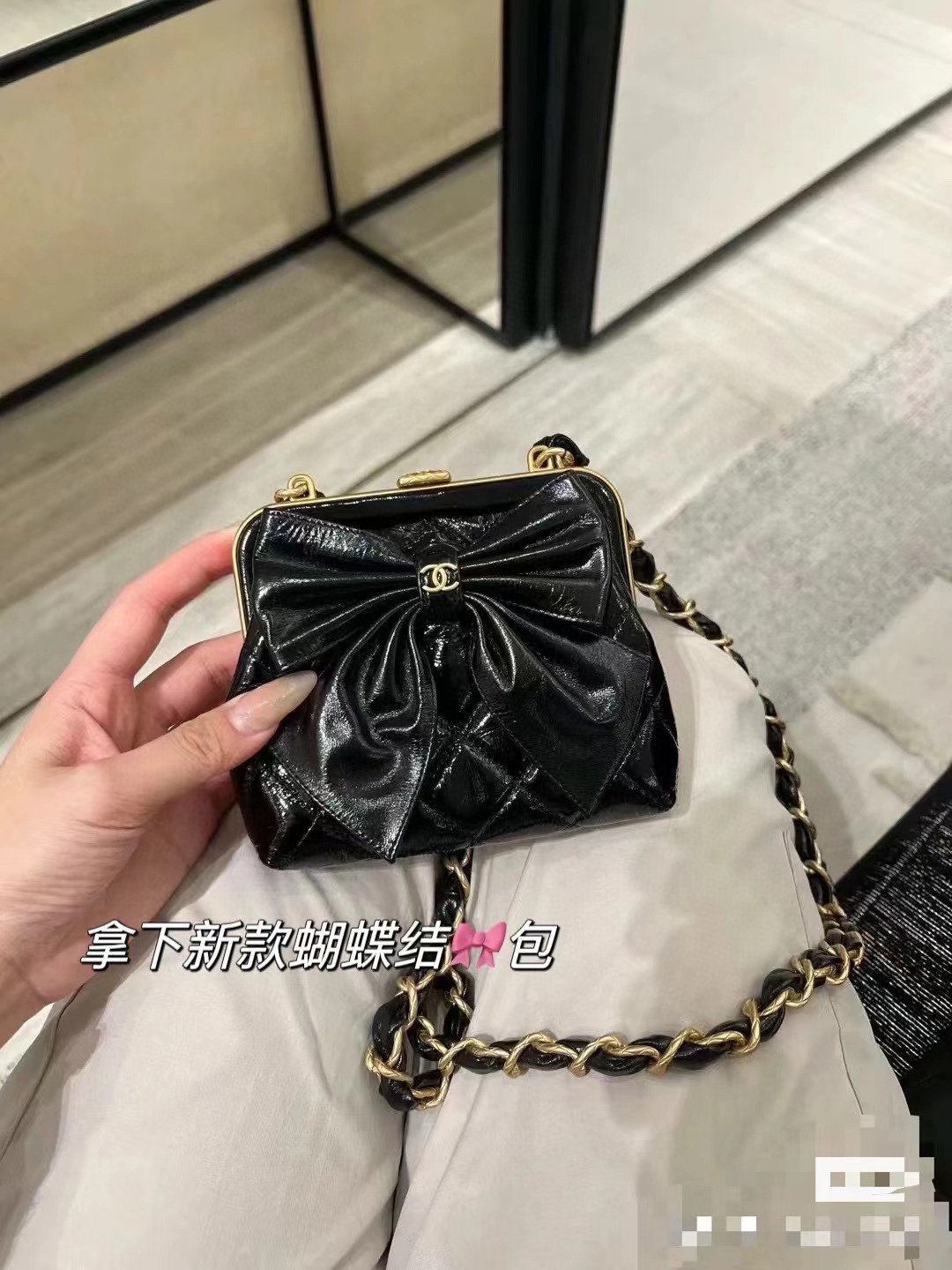 CHANEL 24A Bow Frog Mouth Bag AP4028 12x13x4cm