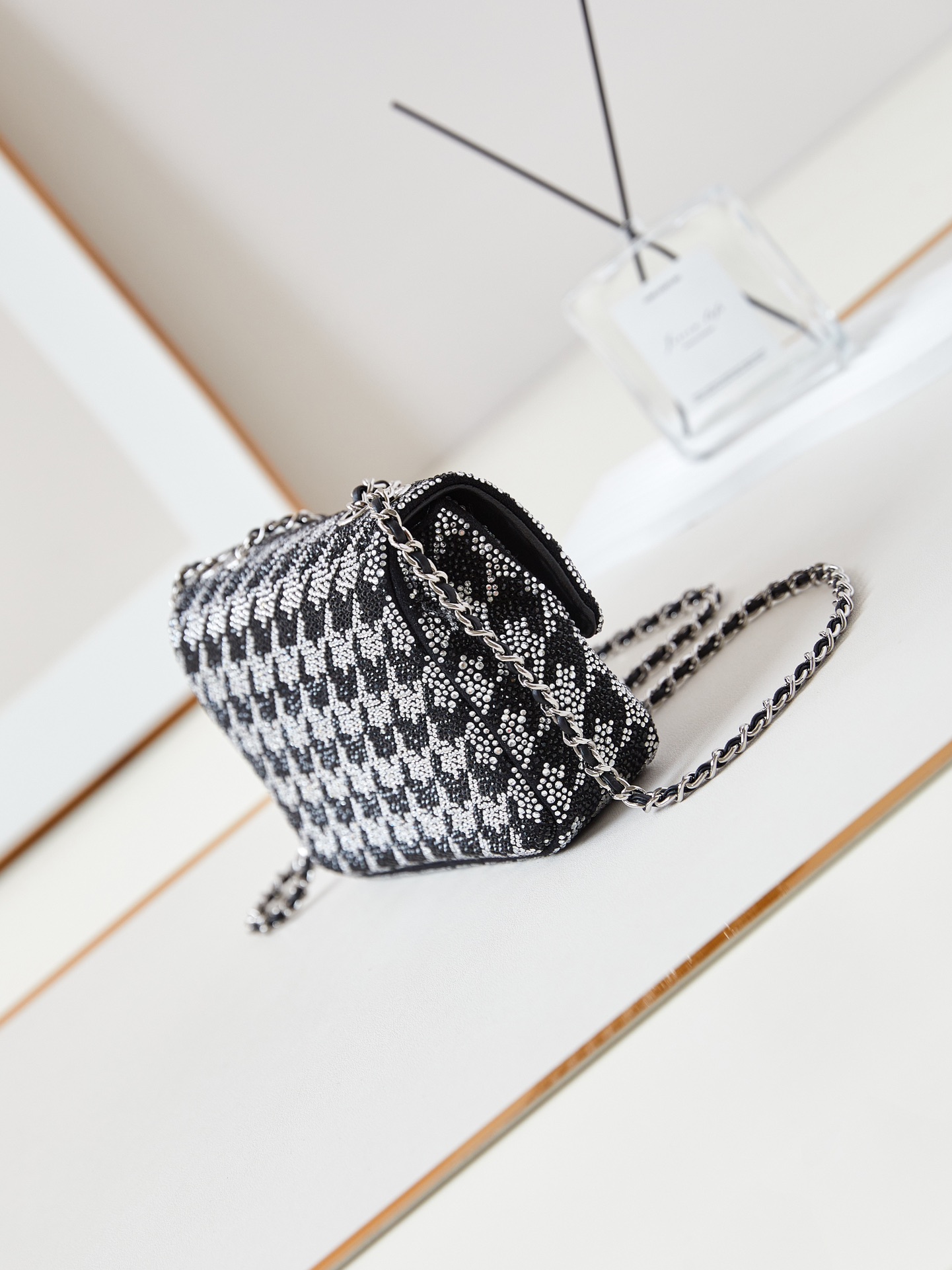 CHANEL 24A Houndstooth Diamond CF Bag AS4297 13x21x8cm