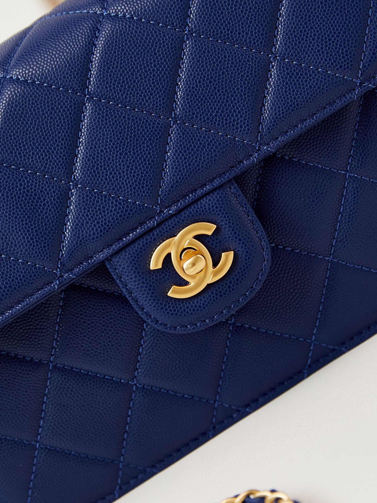 CHANEL 24 AW Embroidery Hijab Bag 16x23x5cm