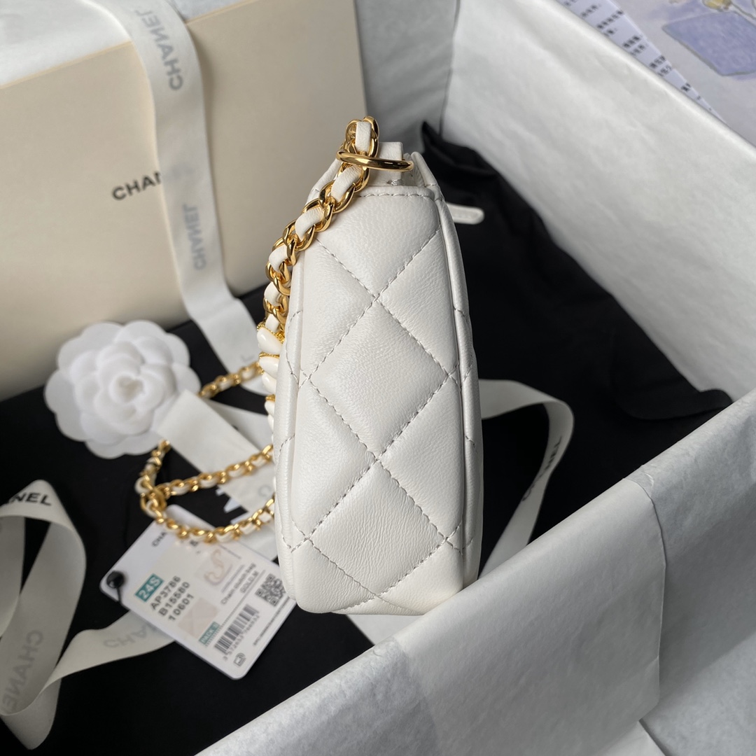 CHANEL 24P Enamel Buckle Hobo Heart Bag 13x20x4.5cm