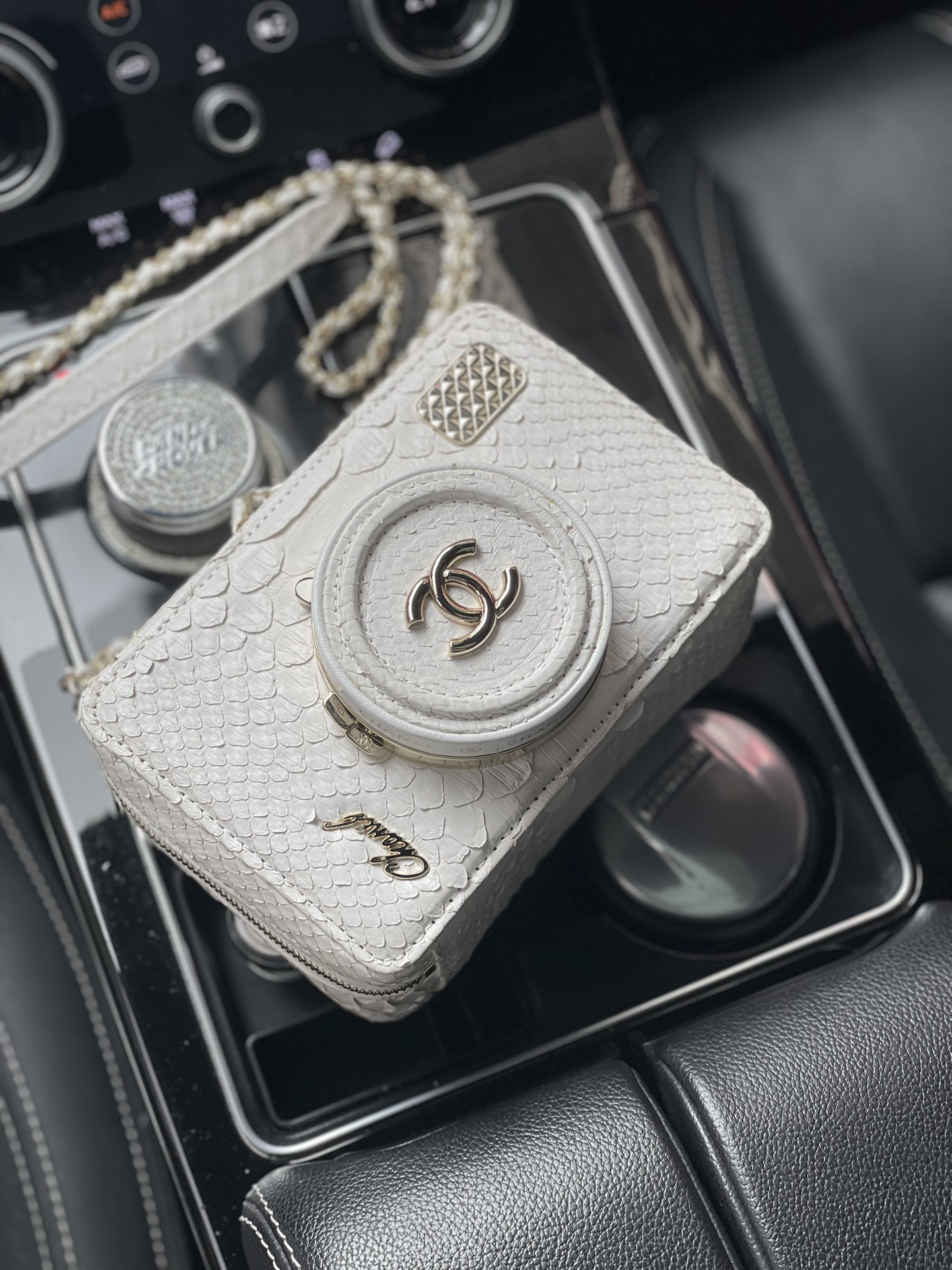 CHANEL Camera Bag Retro Luxurious 11.5x16x6cm