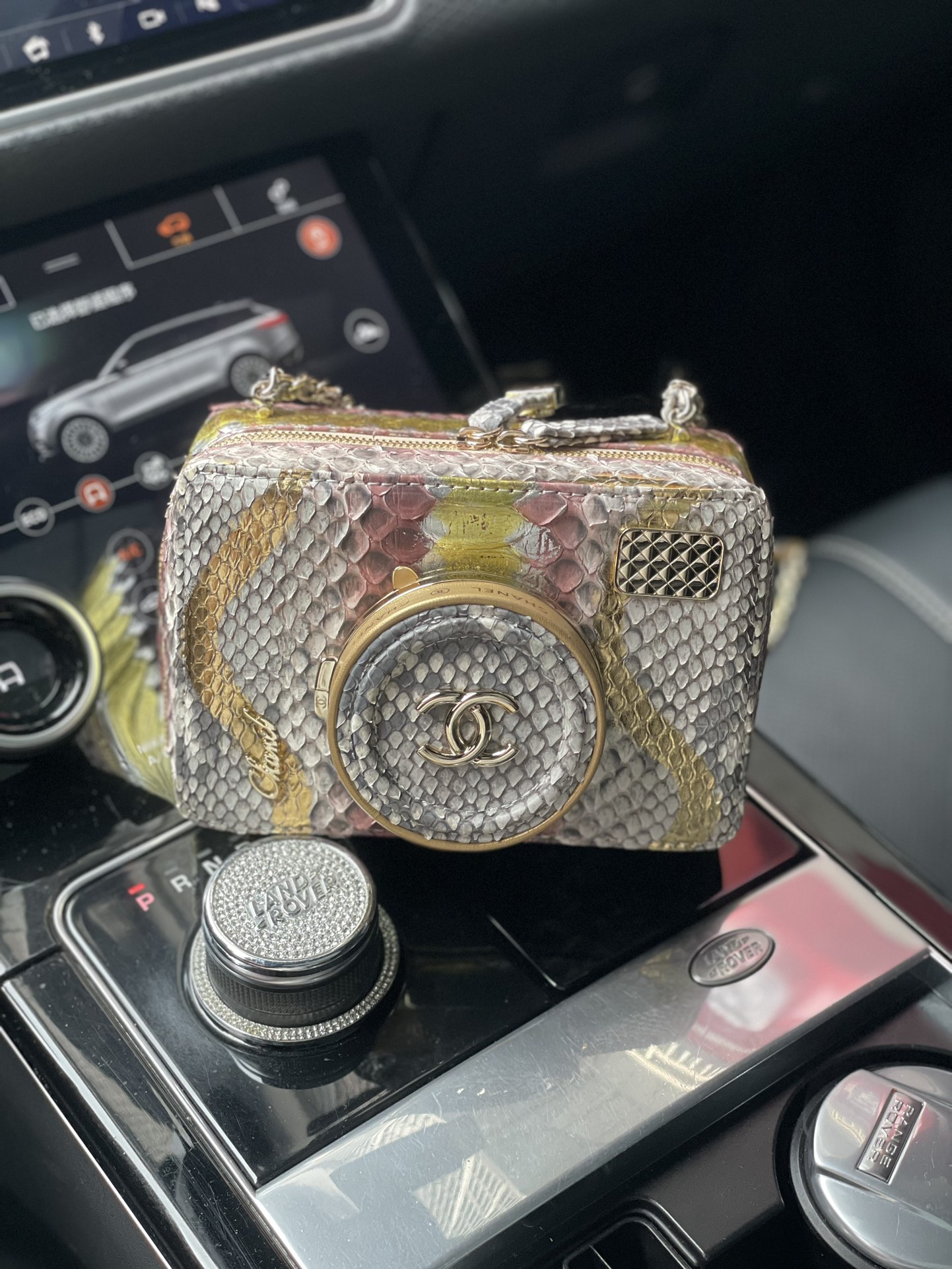 CHANEL Camera Bag Retro Luxurious 11.5x16x6cm