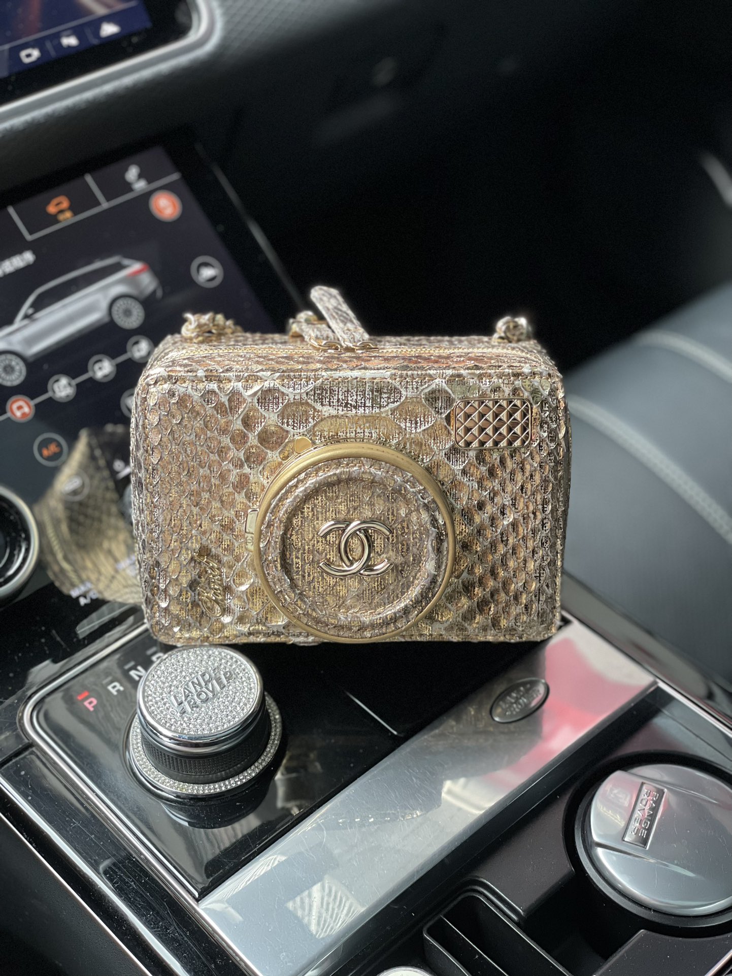 CHANEL Camera Bag Retro Luxurious 11.5x16x6cm