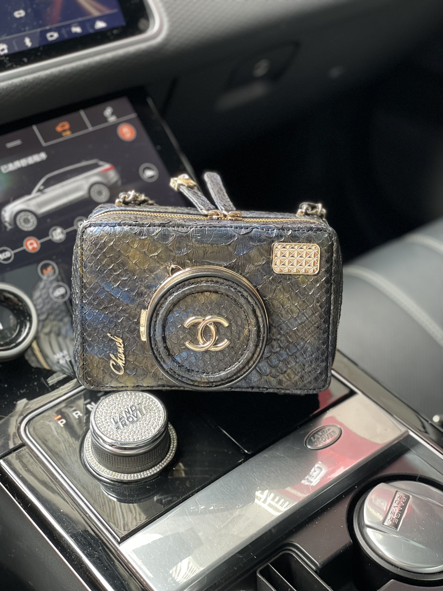 CHANEL Camera Bag Retro Luxurious 11.5x16x6cm