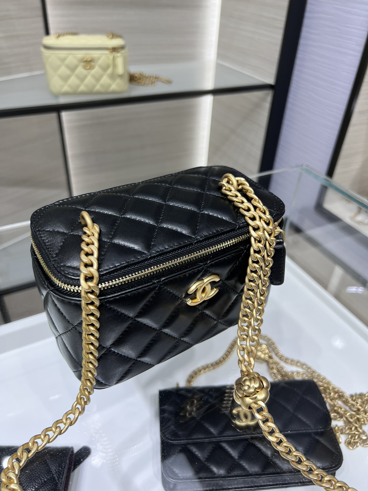 CHANEL 23P Box Bag Camellia Buckle AP3301