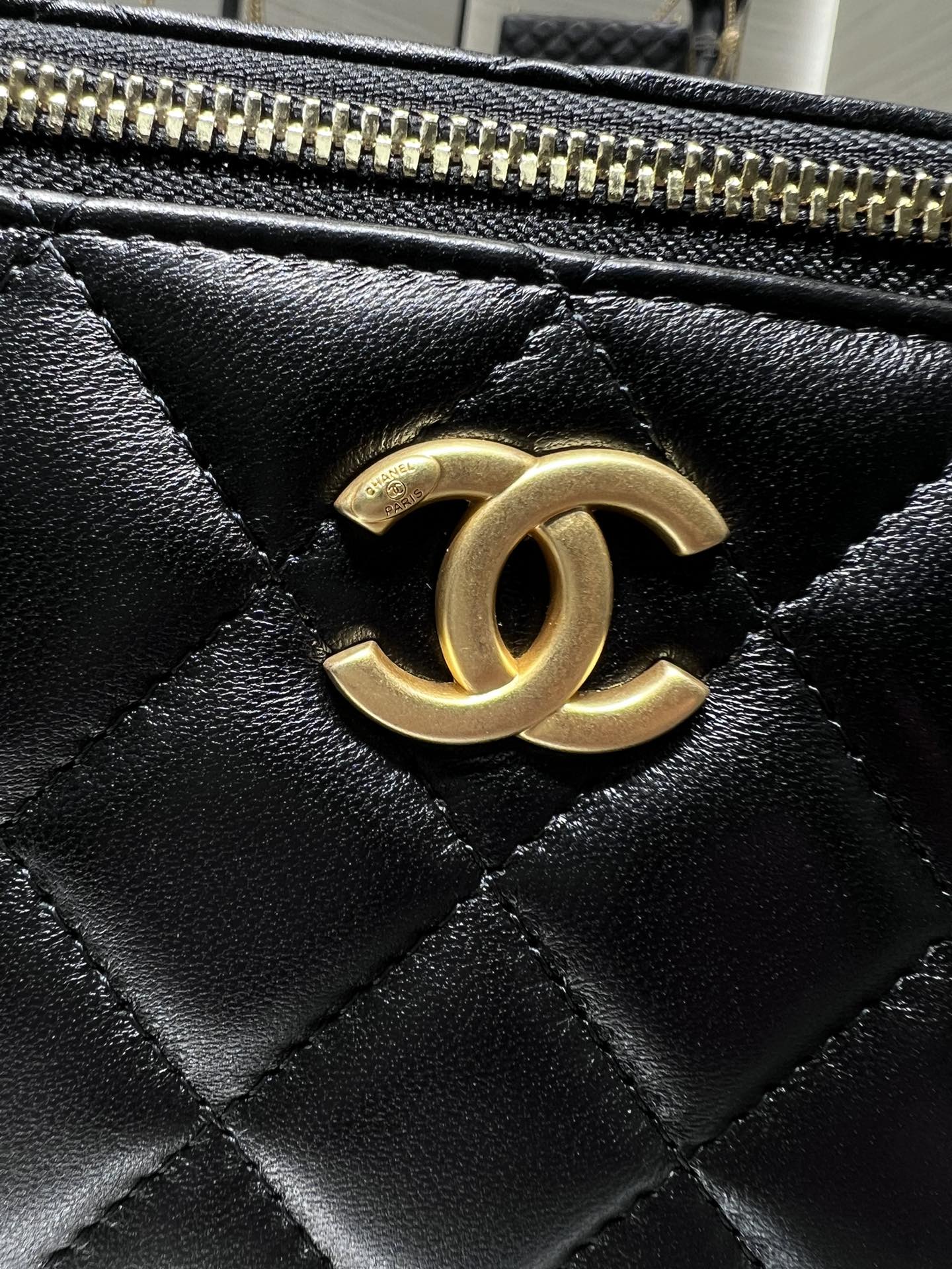 CHANEL 23P Box Bag Camellia Buckle AP3301