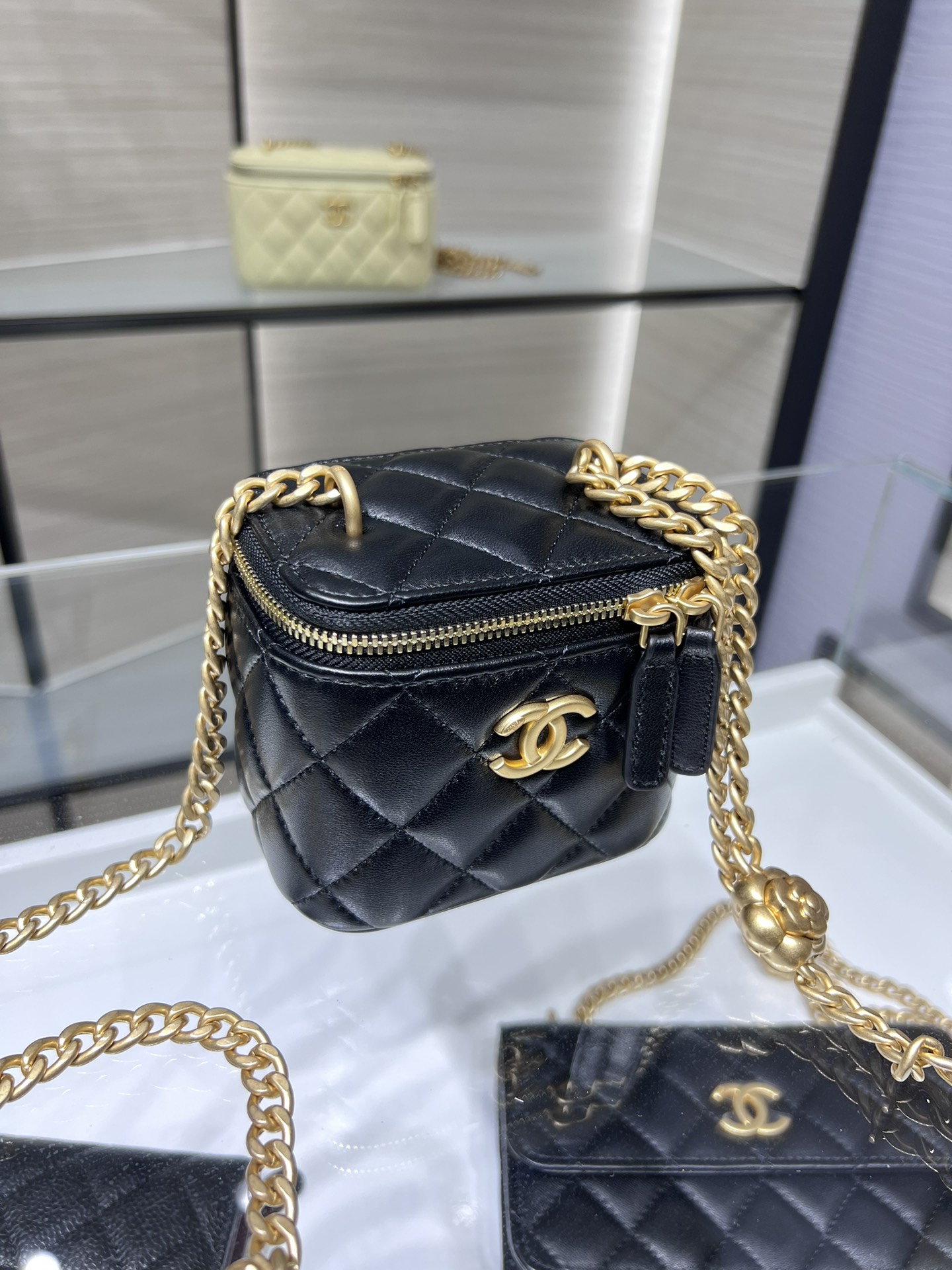 CHANEL 23P Box Bag Camellia Buckle AP3300