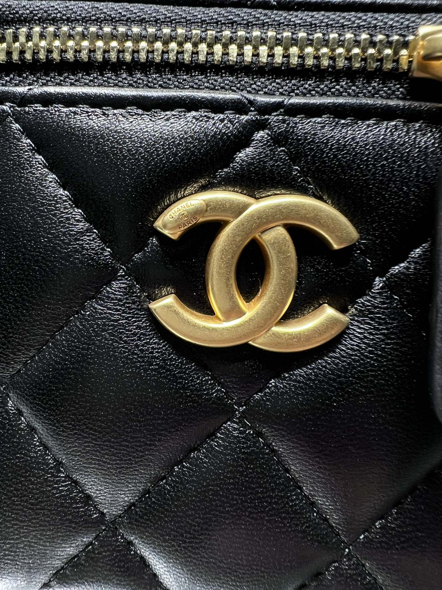 CHANEL 23P Box Bag Camellia Buckle AP3300