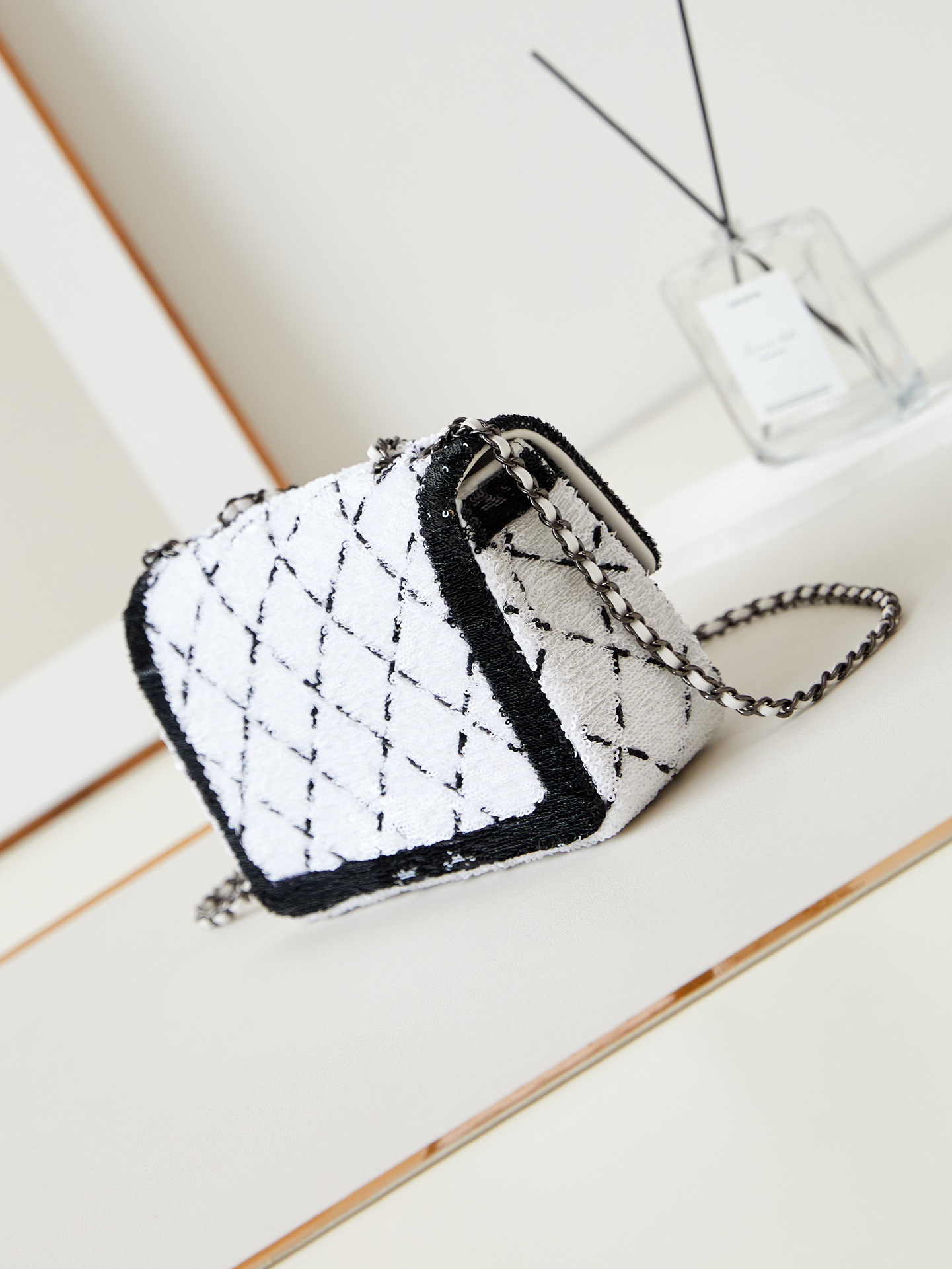 CHANEL 24p Xiaoxiang Crystal Sequin Series Chege White