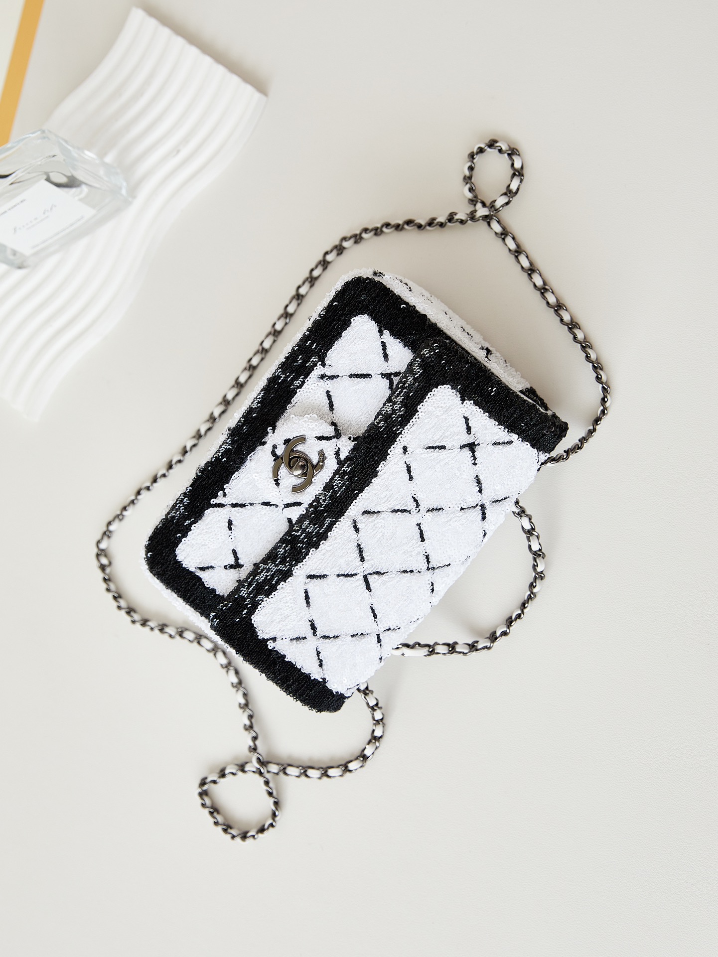 CHANEL 24p Xiaoxiang Crystal Sequin Series Chege White