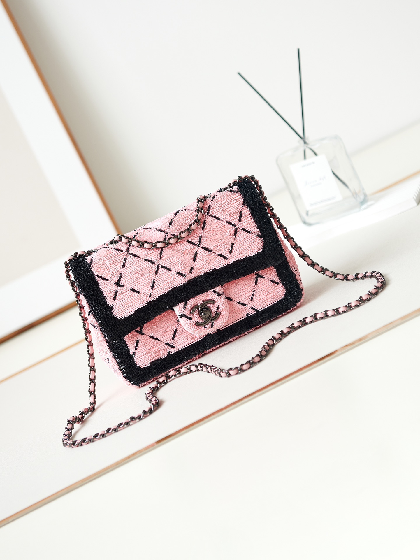 CHANEL 24p Xiaoxiang Crystal Sequin Series Chege Pink