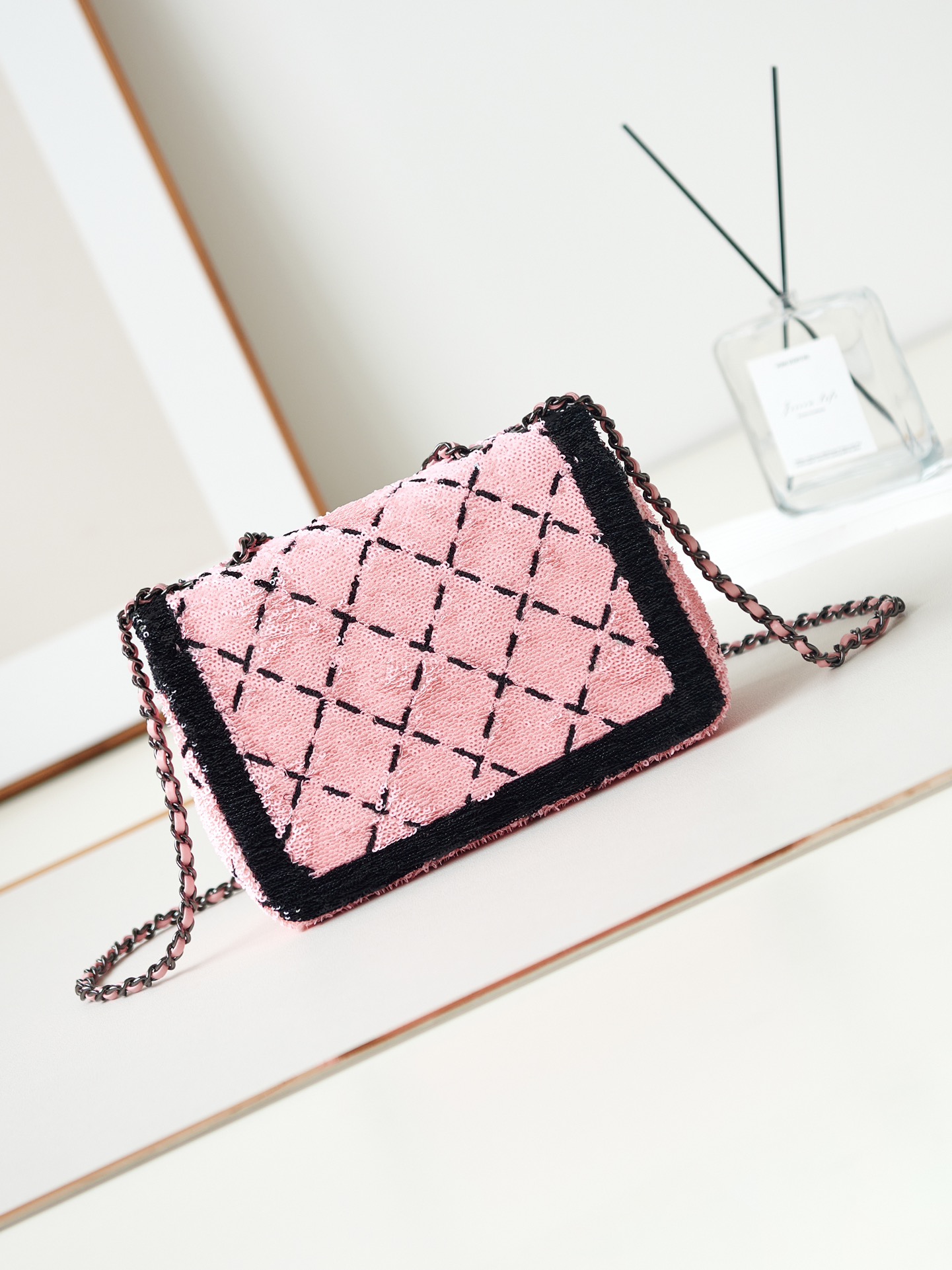 CHANEL 24p Xiaoxiang Crystal Sequin Series Chege Pink