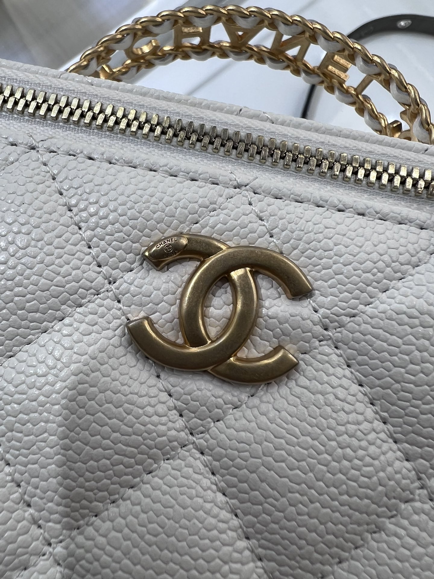 CHANEL 22 Letter Handle Box Bag AP2805