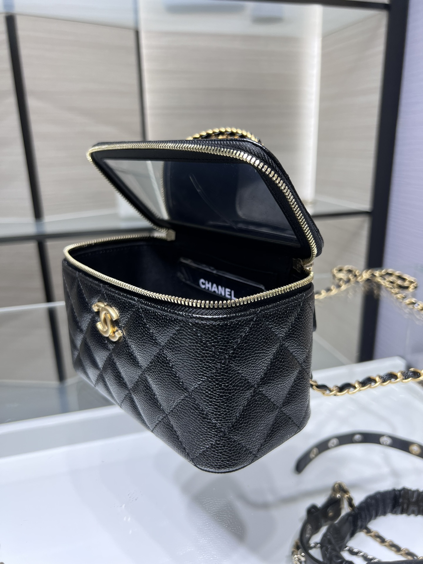 CHANEL 22 Letter Handle Box Bag AP2805