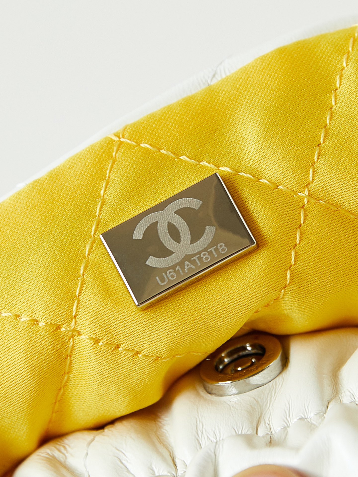 CHANEL 24S Gradient Yellow Mini 22 Bag AS3980 19x20x6cm