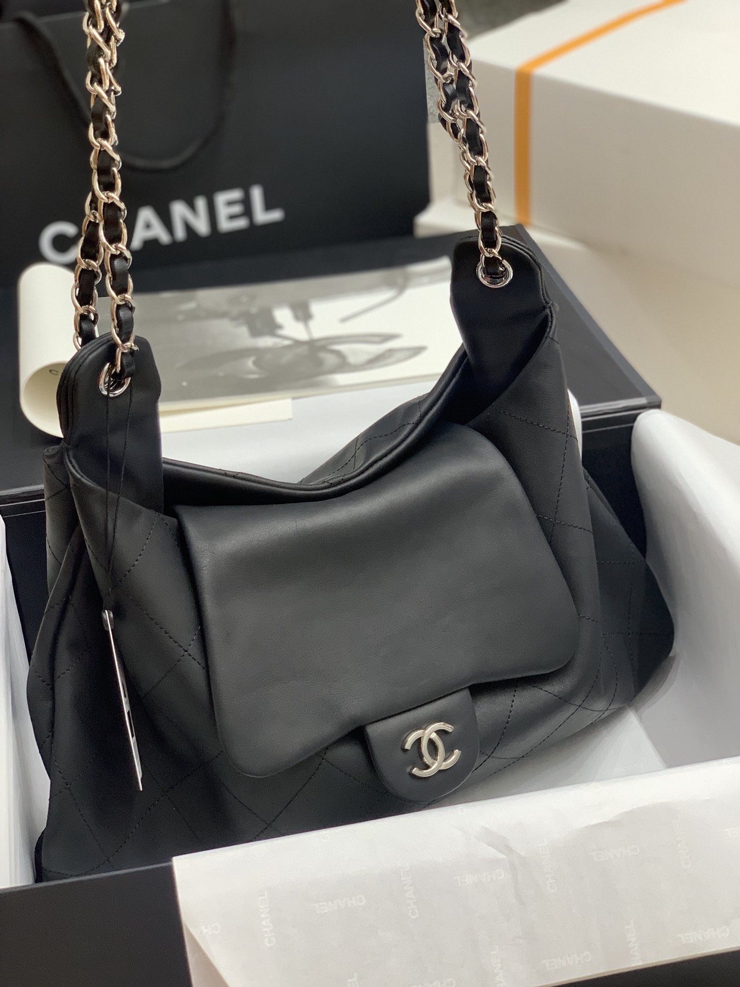 CHANEL Second-Hand Matt Leather Crossbody Bag 37x26x45