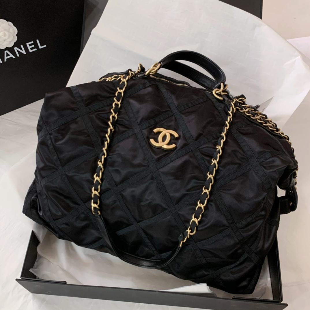 CHANEL 22P Black Nylon MAX Bowling Bag 25x46x28cm