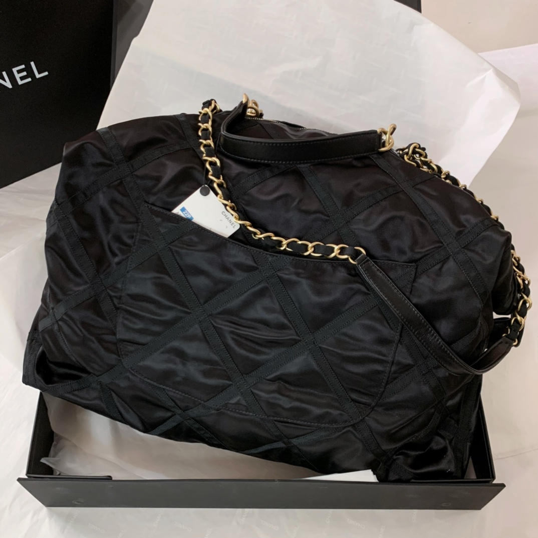 CHANEL 22P Black Nylon MAX Bowling Bag 25x46x28cm