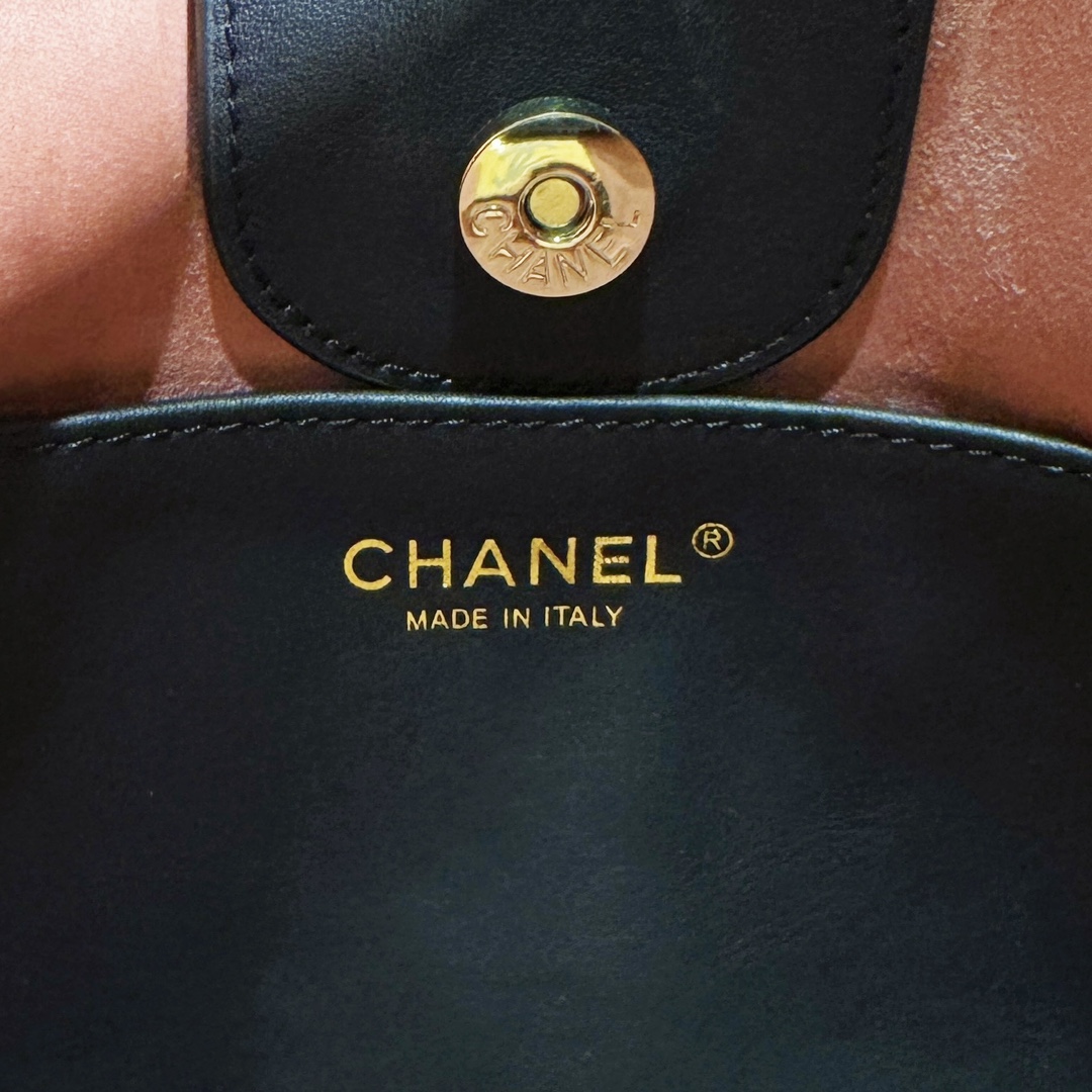 CHANEL Second-Hand Limited Edition Hippie Hobo Bag