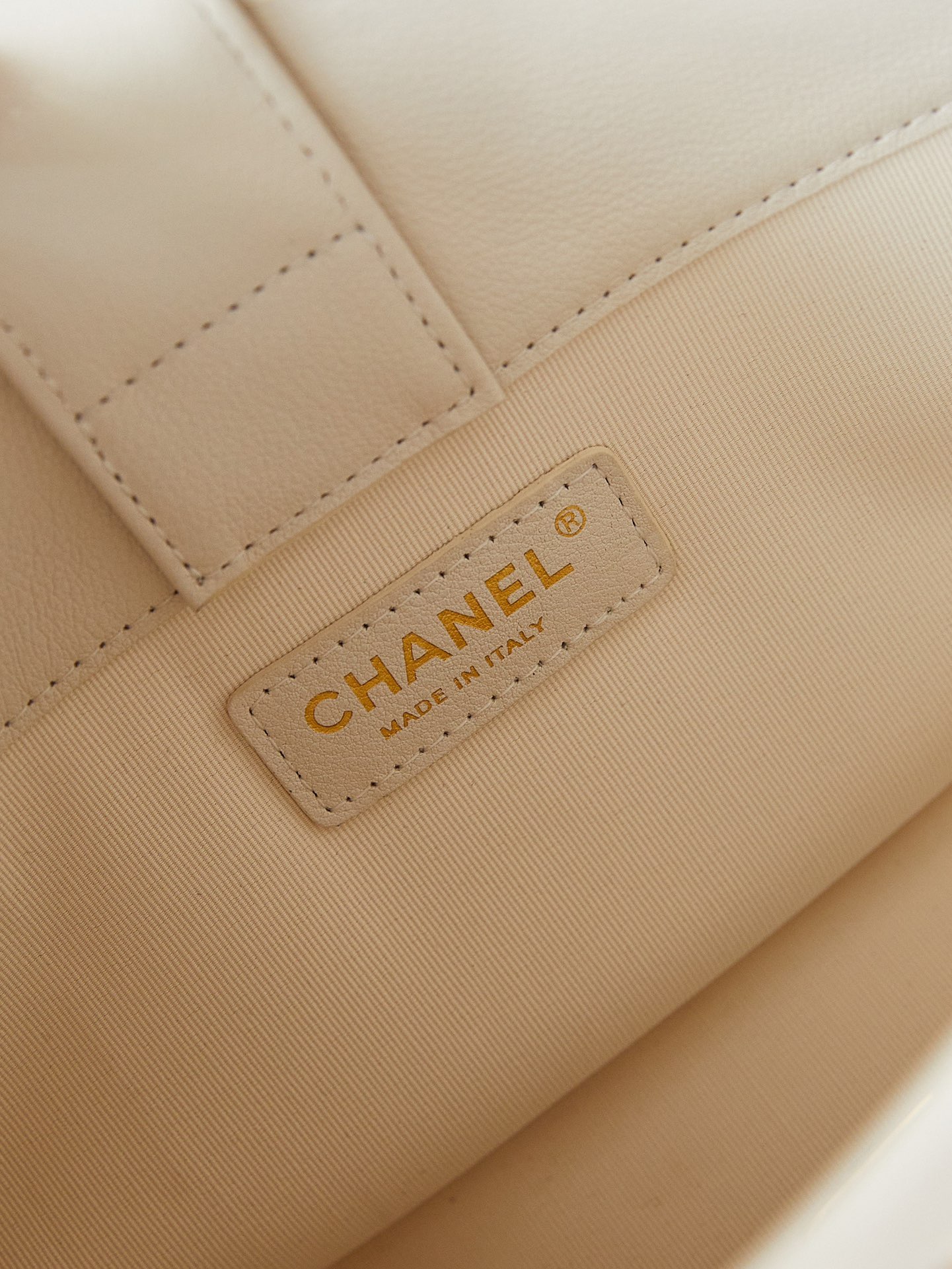 CHANEL 24S Cowhide Underarm Bag AS4666 20x24x6cm