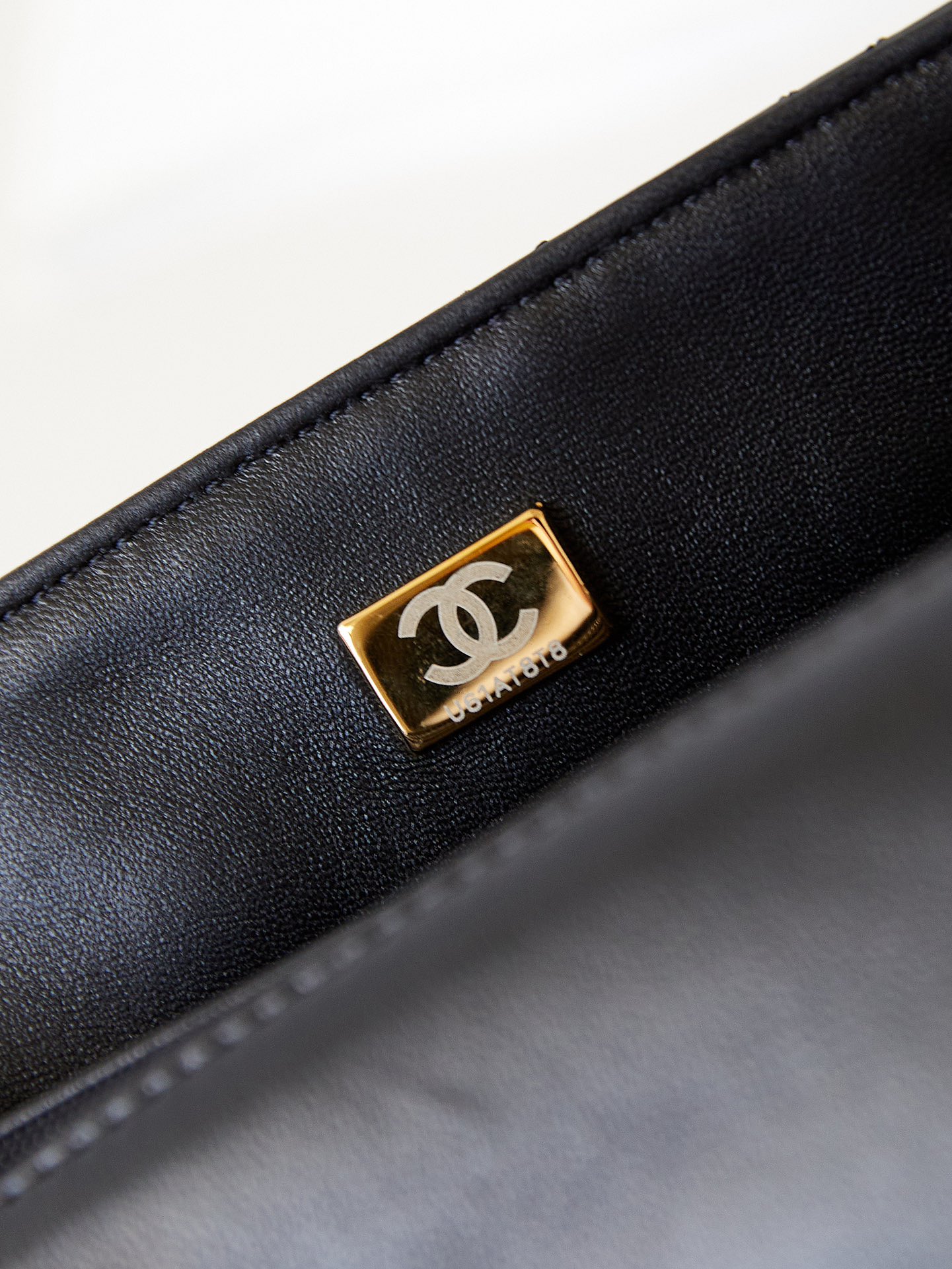 CHANEL 23K Handle CF Mini Lambskin Bag AS2431 12x20x6cm