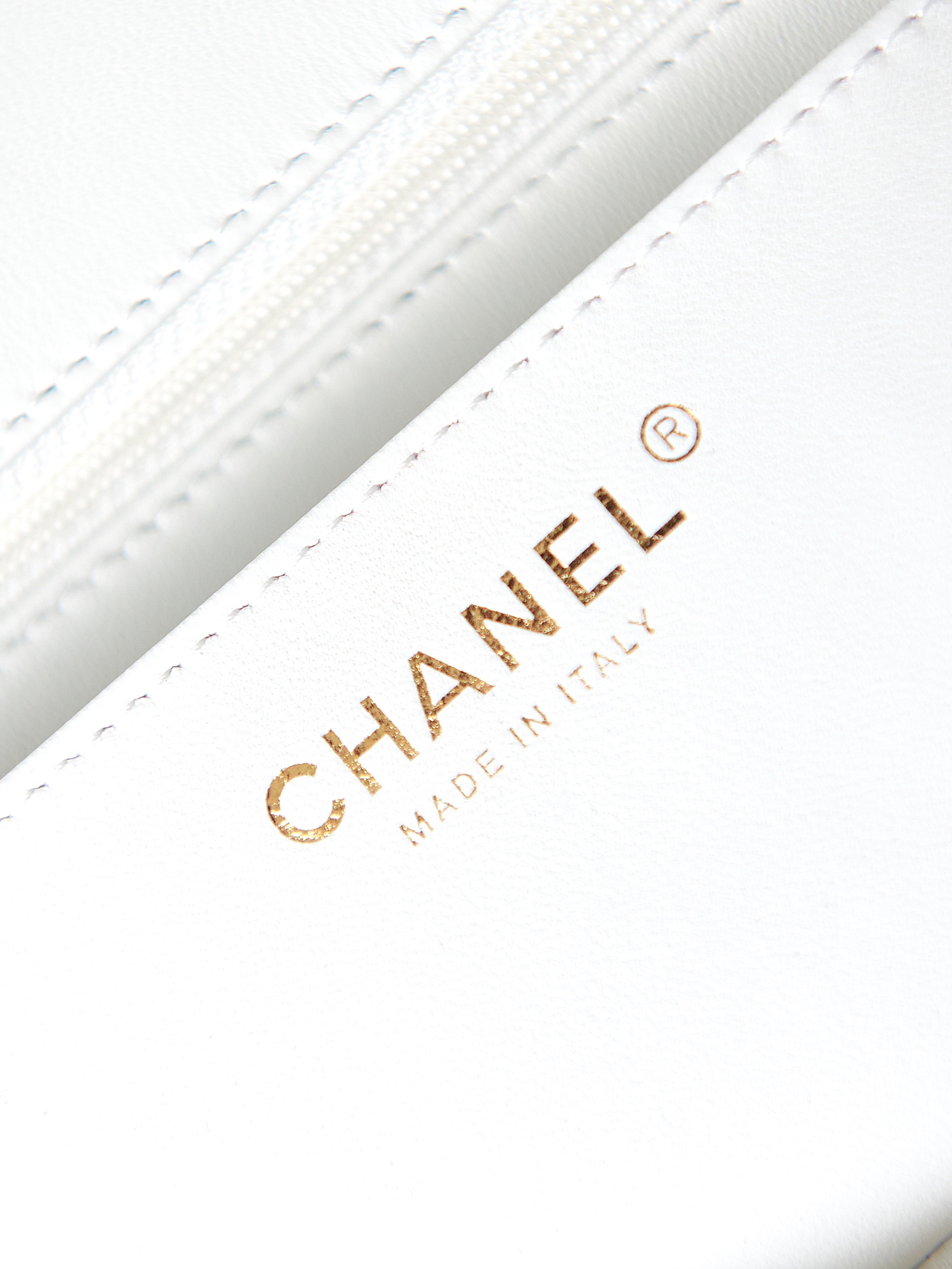 CHANEL 23K Handle CF Mini Lambskin Bag AS2431 12x20x6cm