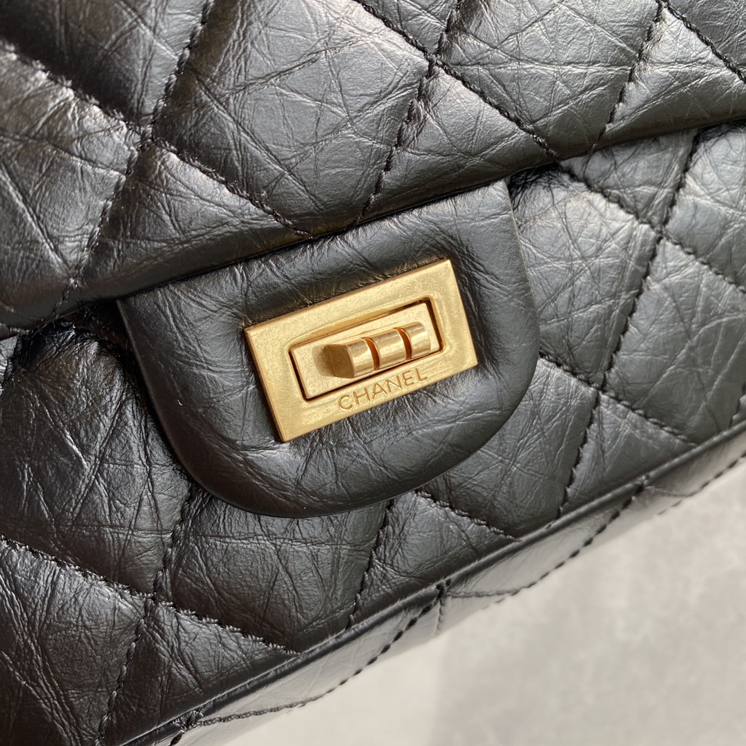 CHANEL 2.55 Reissue 28cm Autumn and Winter Bag 19.5x28x7.5cm