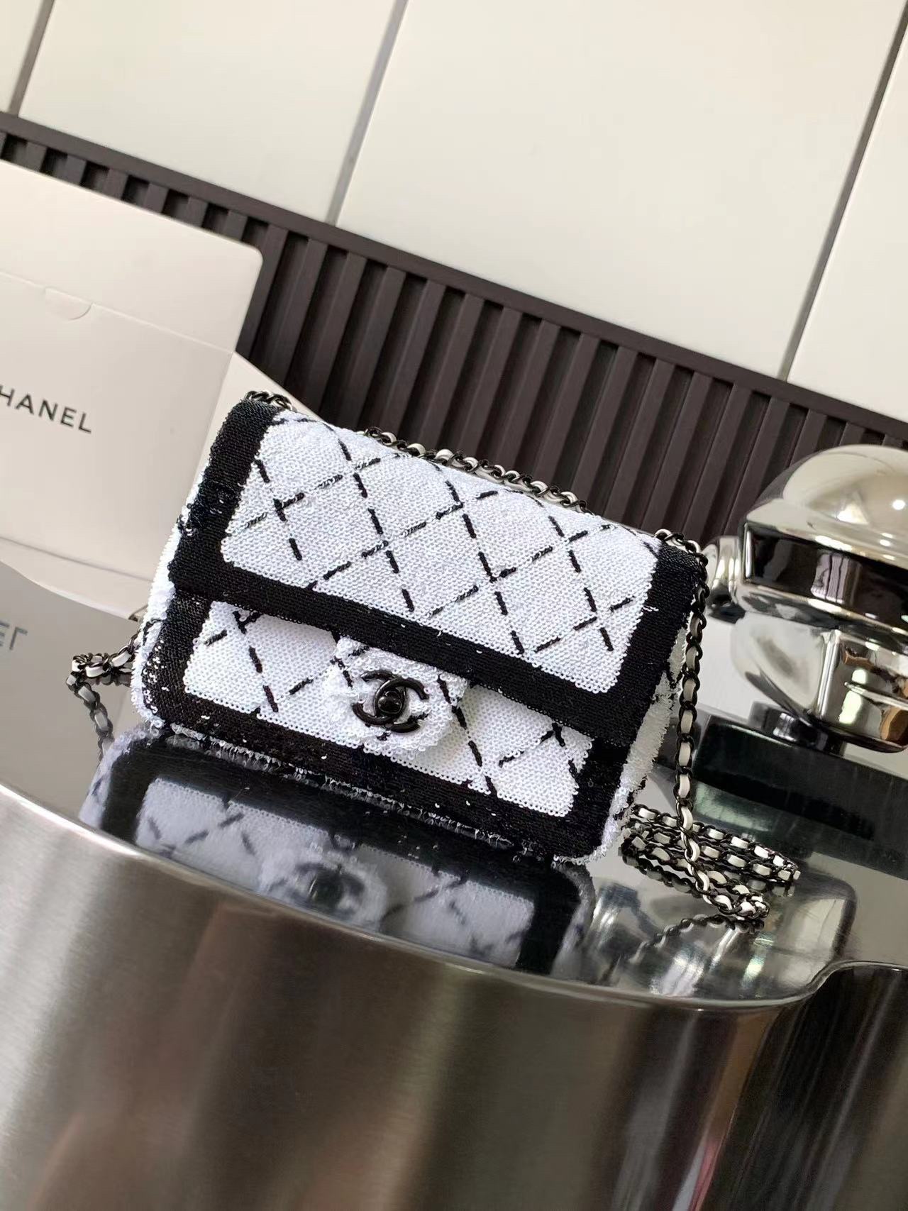 CHANEL Black and White CF24P Diamond Sequin Flap Bag, 20x8x14cm, Model 4561