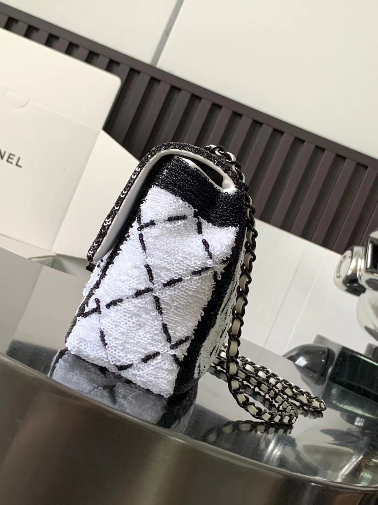 CHANEL Black and White CF24P Diamond Sequin Flap Bag, 20x8x14cm, Model 4561