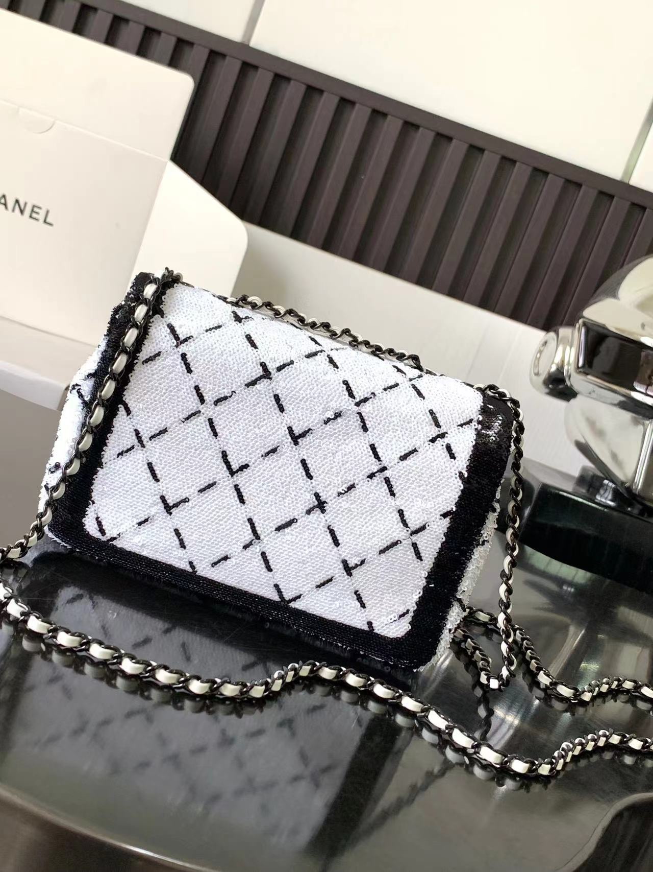 CHANEL Black and White CF24P Diamond Sequin Flap Bag, 20x8x14cm, Model 4561