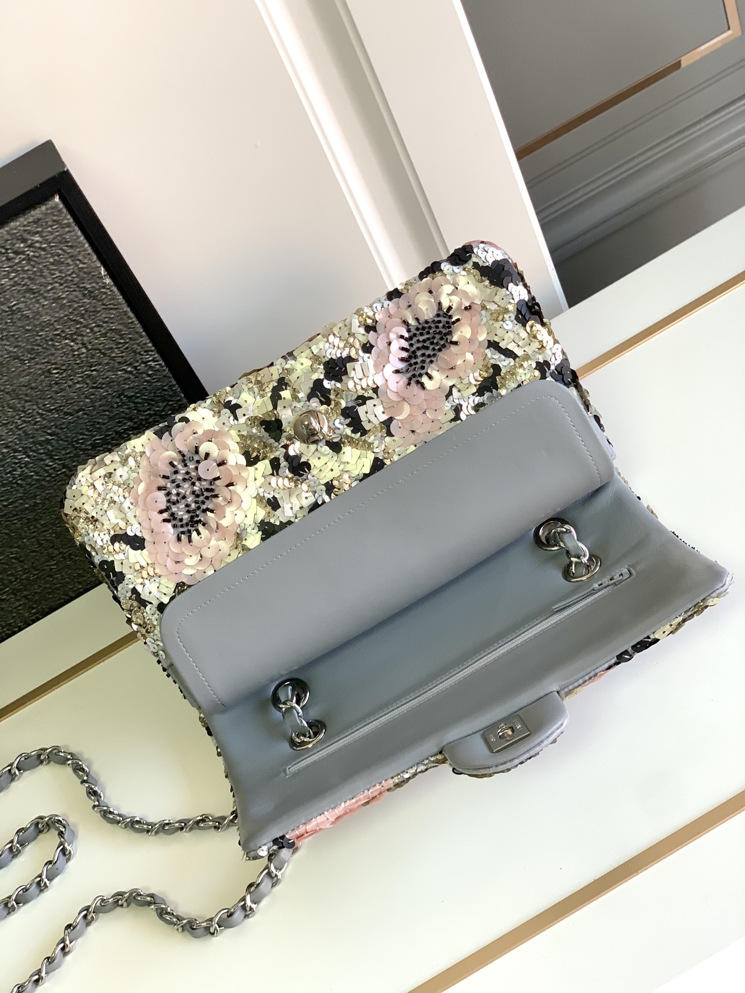 CHANEL New Sequin Flap Bag 22P, 15.5x25.5x6.5cm