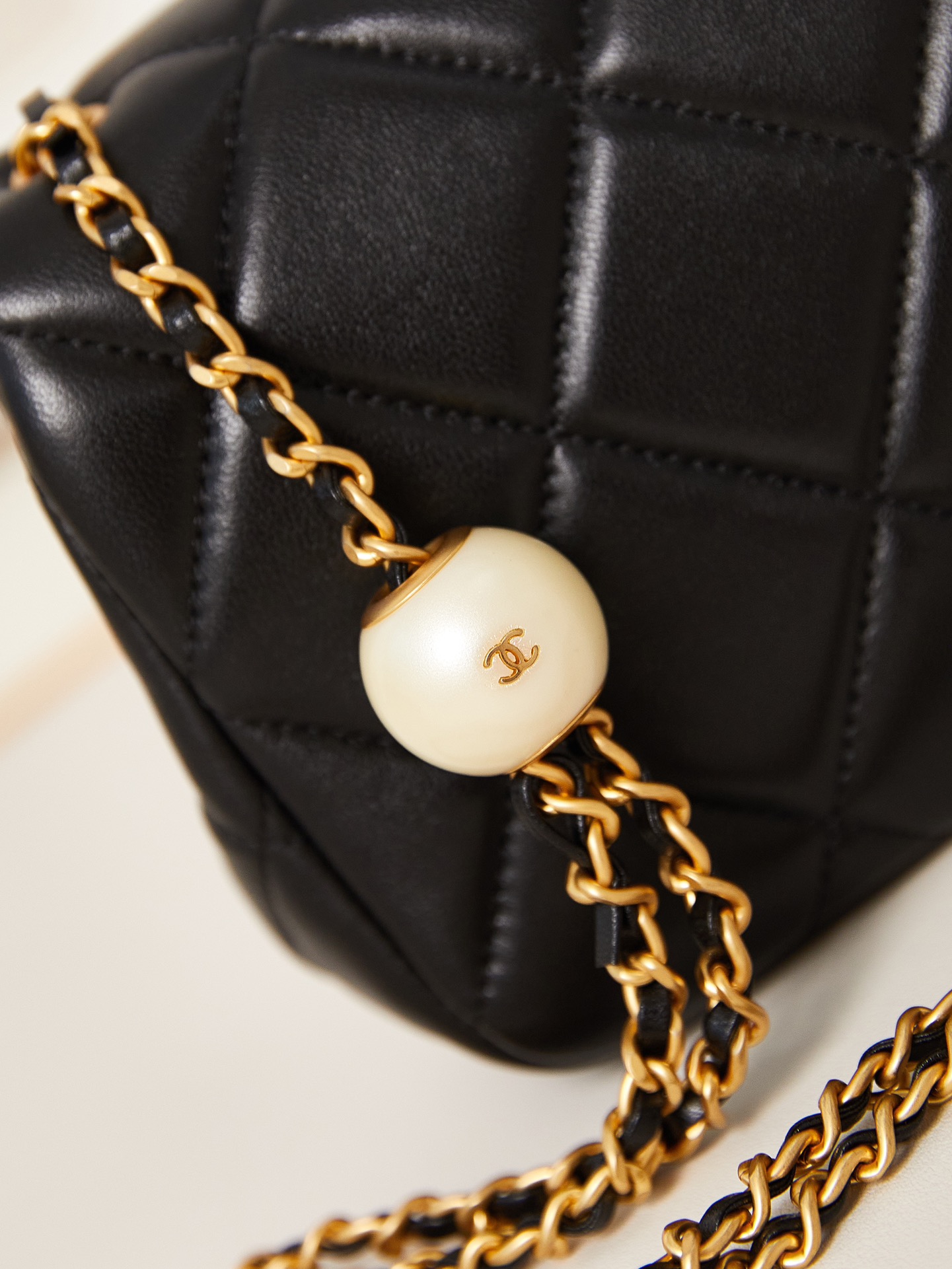 CHANEL 24S Pearl Glutinous Rice Ball Bag AS4861 13x20x6.5cm