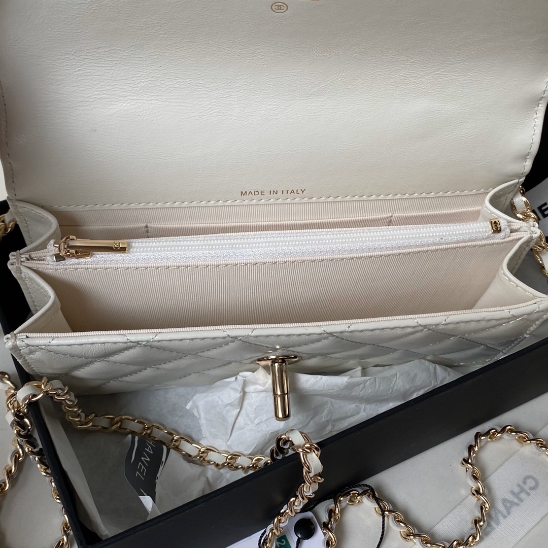 CHANEL 24p WOC Pearl Handle Bag AP3803 19cm