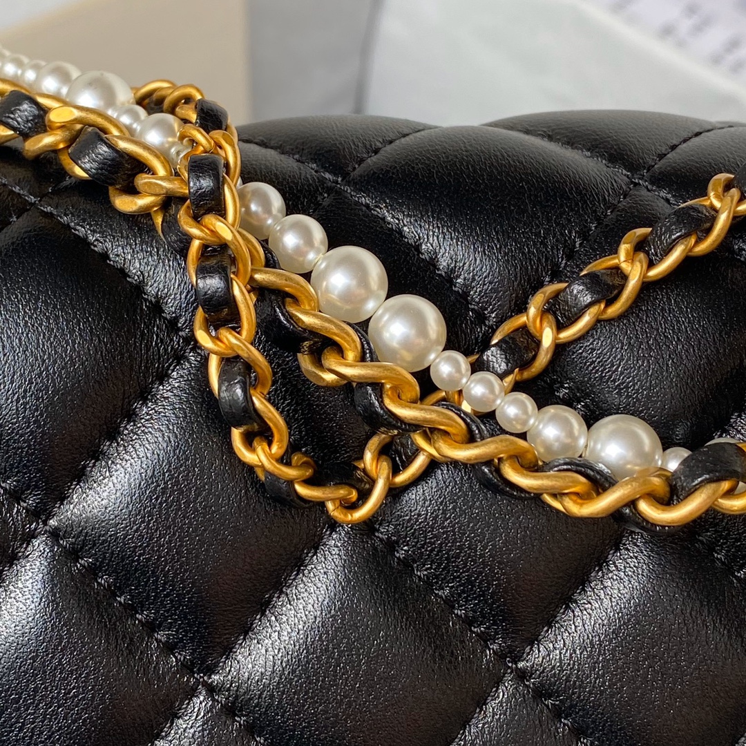 CHANEL 24P Pearl Chain Mini Bag AS4385 12.5x17x5cm