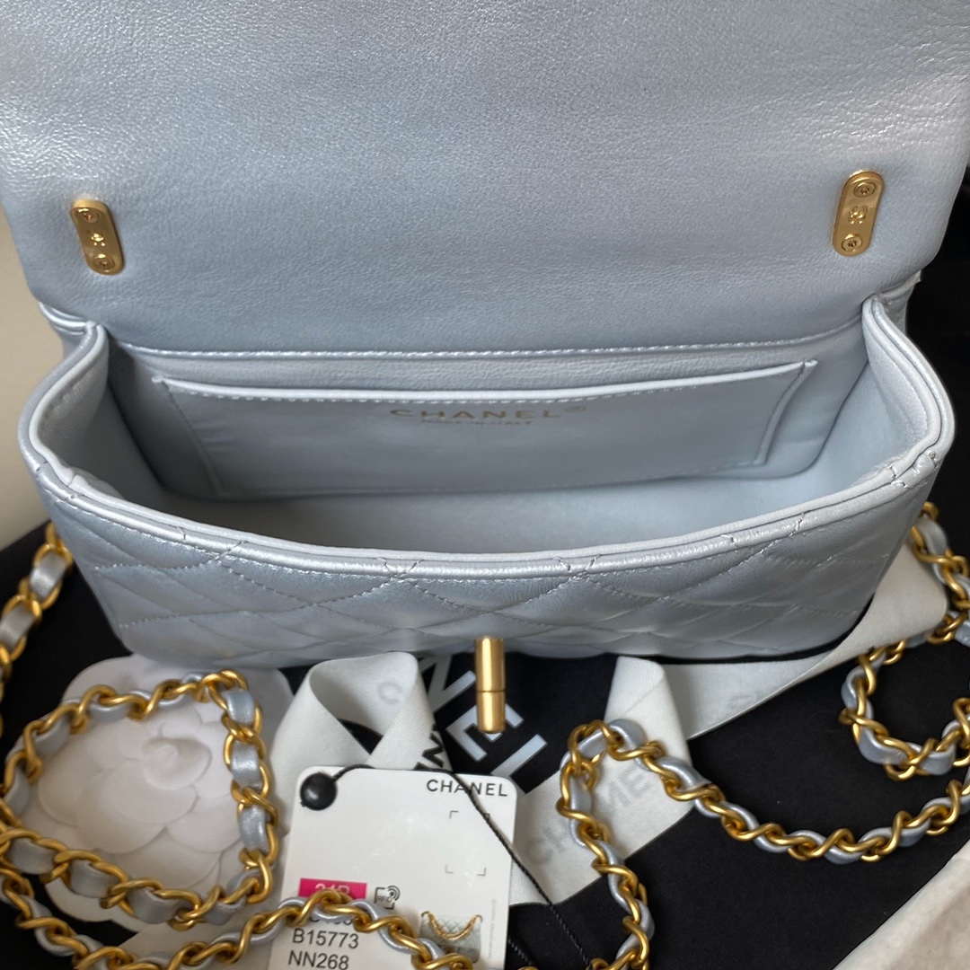 CHANEL 24P Pearl Chain Mini Bag AS4385 12.5x17x5cm