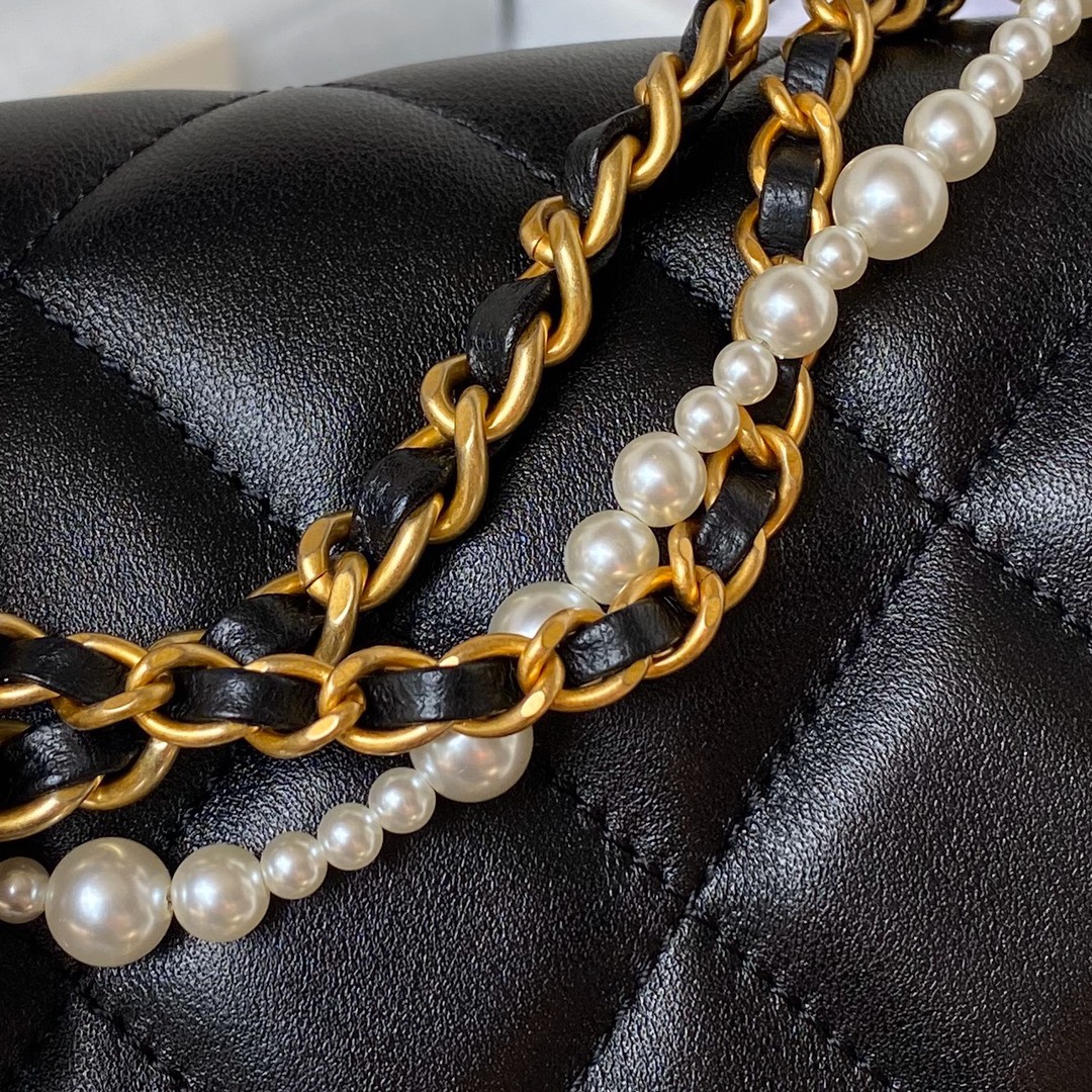 CHANEL 24P Pearl Chain Mini Bag AS4384 14.5x19.5x7.5cm